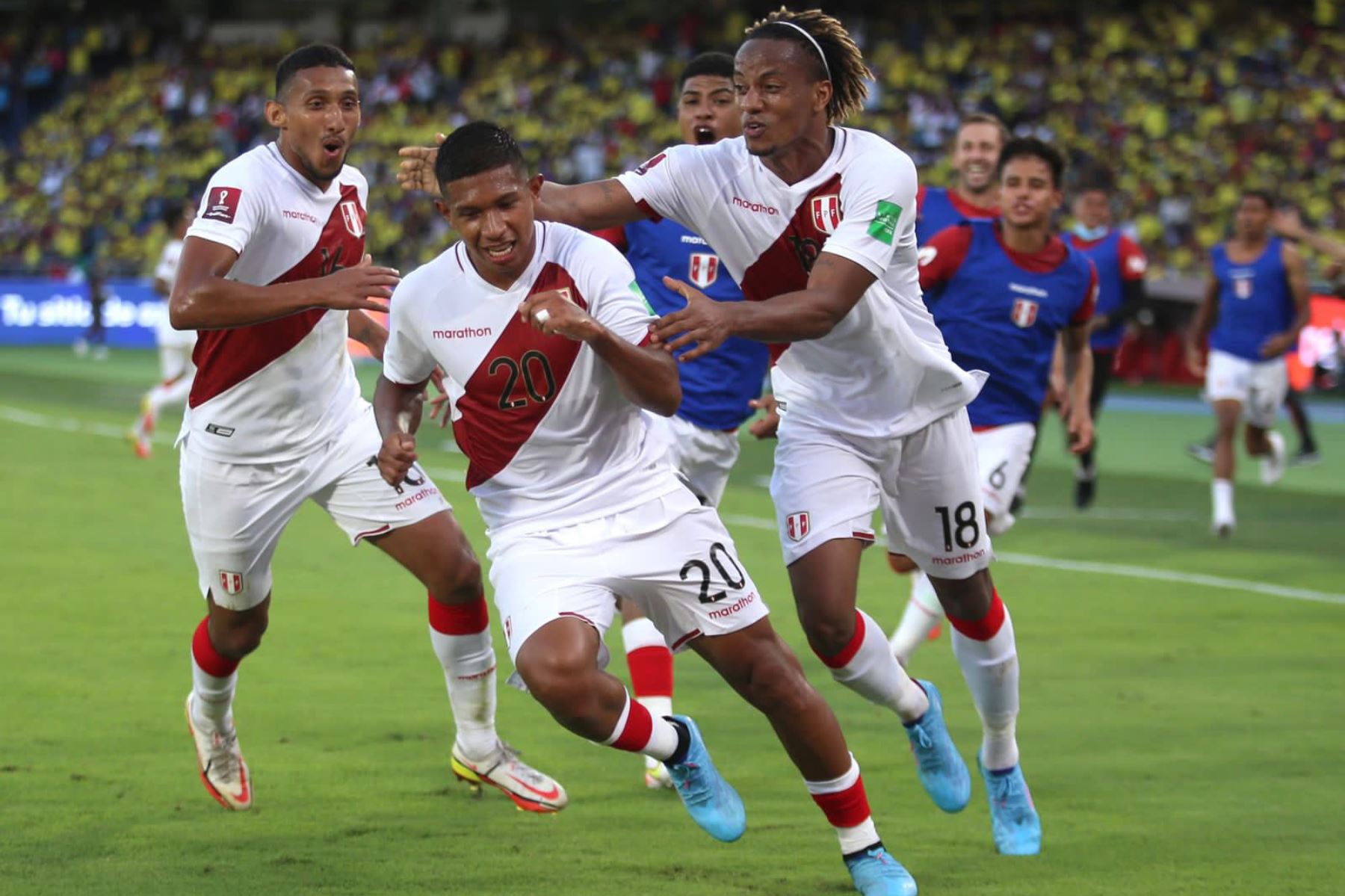 Edison Flores, a los 84 minutos, anota el gol en el Estadio Metropolitano de Barranquilla y ascendió al cuarto puesto, que le pemite ubicarse en la zona de clasificación directa al Mundial Qatar 2022. Foto: Twitter/ Selección peruana