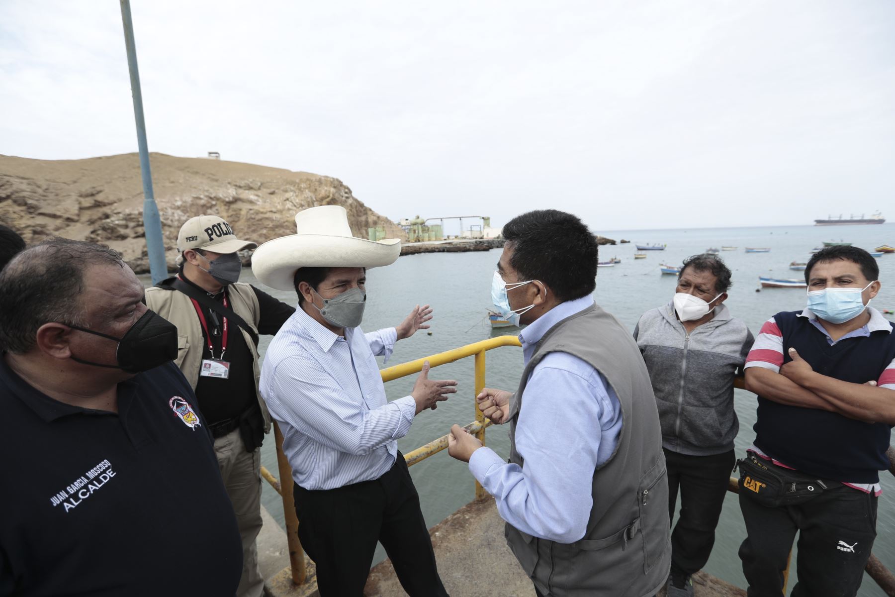 Jefe de Estado, Pedro Castillo, inspecciona puerto de Huarmey y dialoga con pescadores artesanales. Foto: ANDINA/Prensa Presidencia