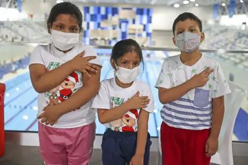 ¡Ojo! Este sábado 29 y domingo 30 niños y niñas de 5 a 11 años con comorbilidades o sin ellas pueden vacunarse en horario especial. Foto: ANDINA/Vidal Tarqui.