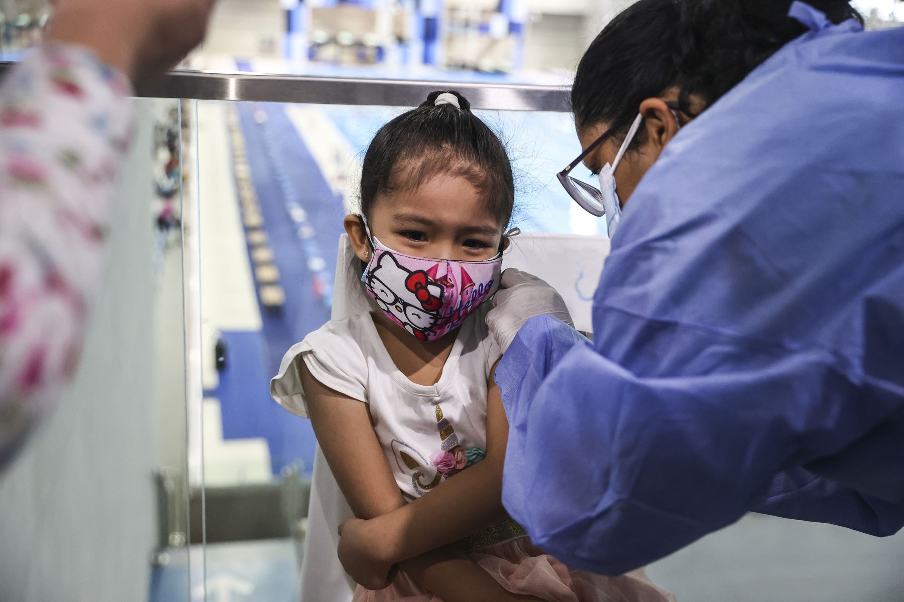 Menores entre 5 y 11 años reciben la vacuna contra el covid-19 en la sede de la Videna, en San Luis. Foto: ANDINA/Vidal Tarqui