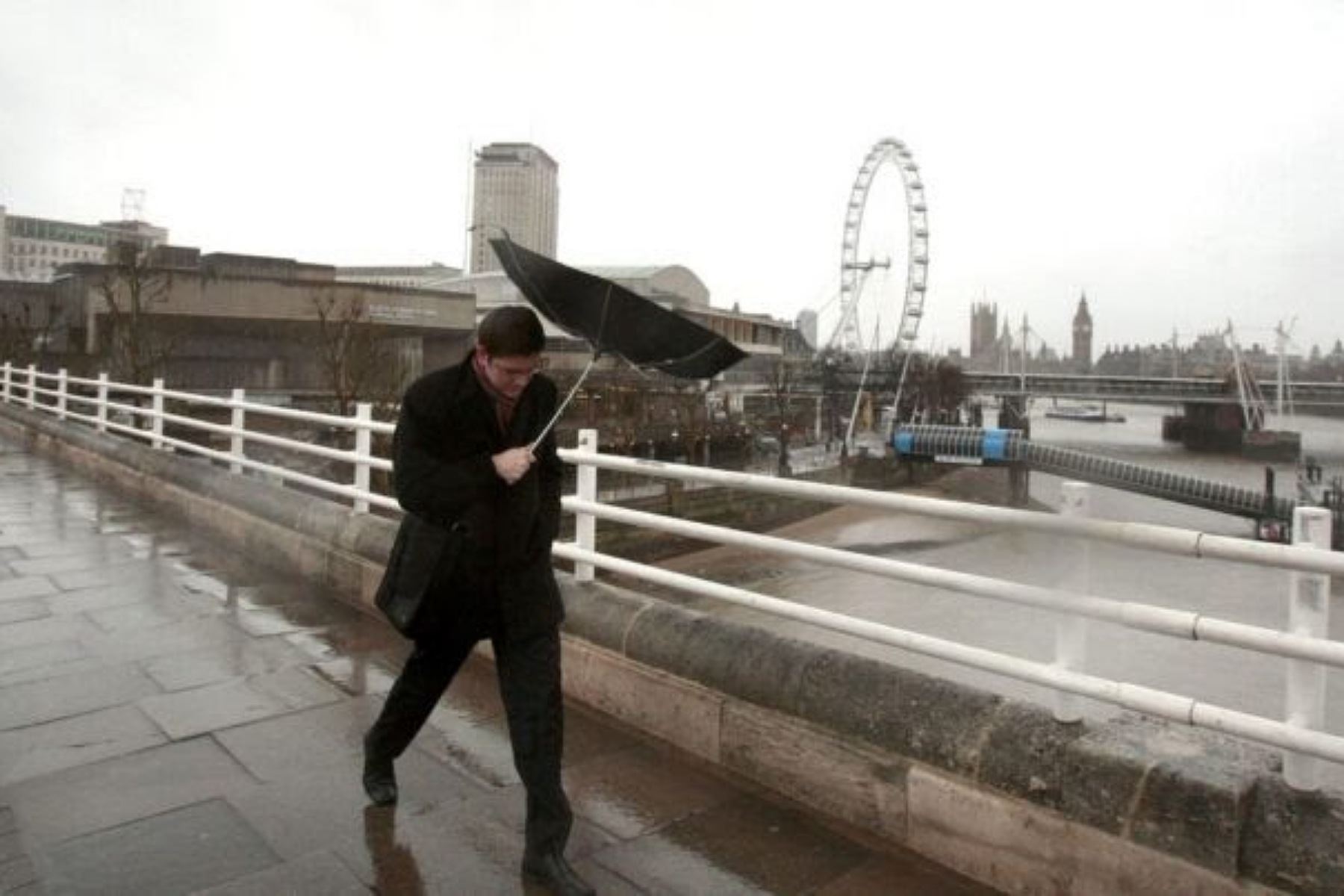 Reino Unido: La tormenta Malik deja un muerto y 62,000 hogares sin luz.  Foto: Internet/medios.
