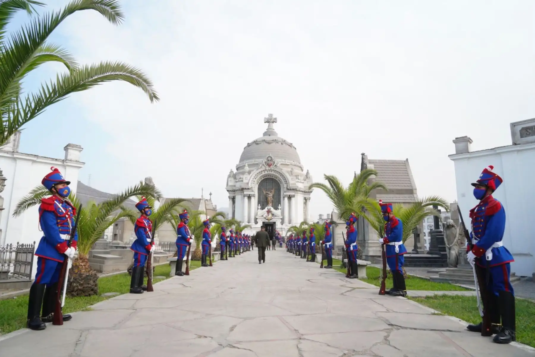 El Ministerio de Defensa rindió homenaje al mayor del Ejército Peruano, Luis Alberto García Rojas, héroe nacional del Cenepa, quien hace 27 años ofreció su vida durante una operación militar. Foto: ANDINA/Mindef