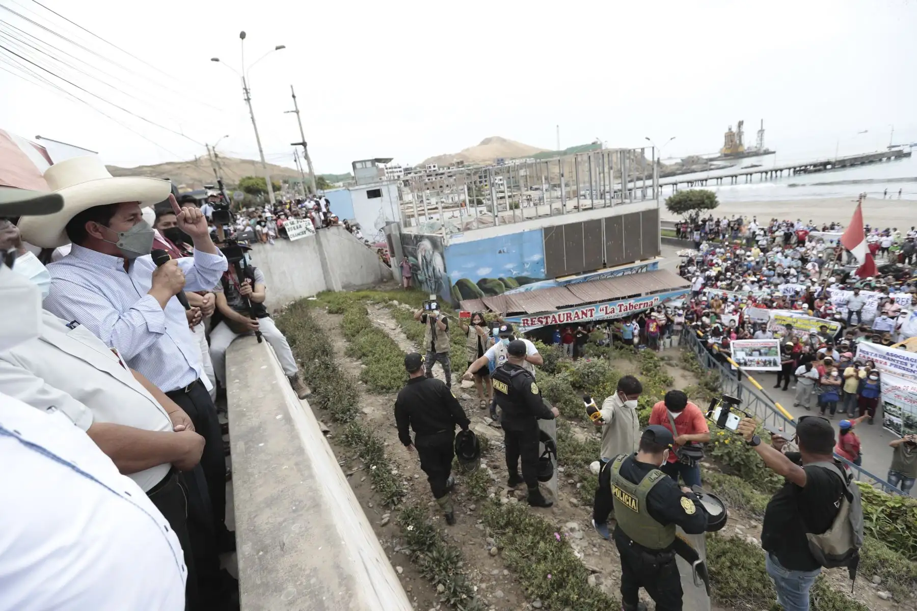El presidente de la República, Pedro Castillo, visita puerto de Chancay, en la provincia de Huaral y sostiene diálogo con la población. Foto: ANDINA/Prensa Presidencia