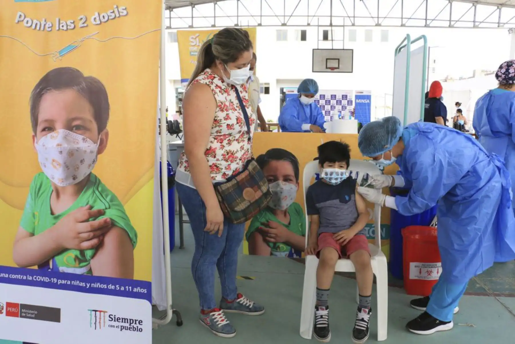 Para acercar la vacuna contra la covid-19 a más niños, el Instituto Nacional de Rehabilitación se convierte en un nuevo centro de vacunación, donde podrán acudir menores de 5 a 11 años con o sin comorbilidades. Foto: Minsa