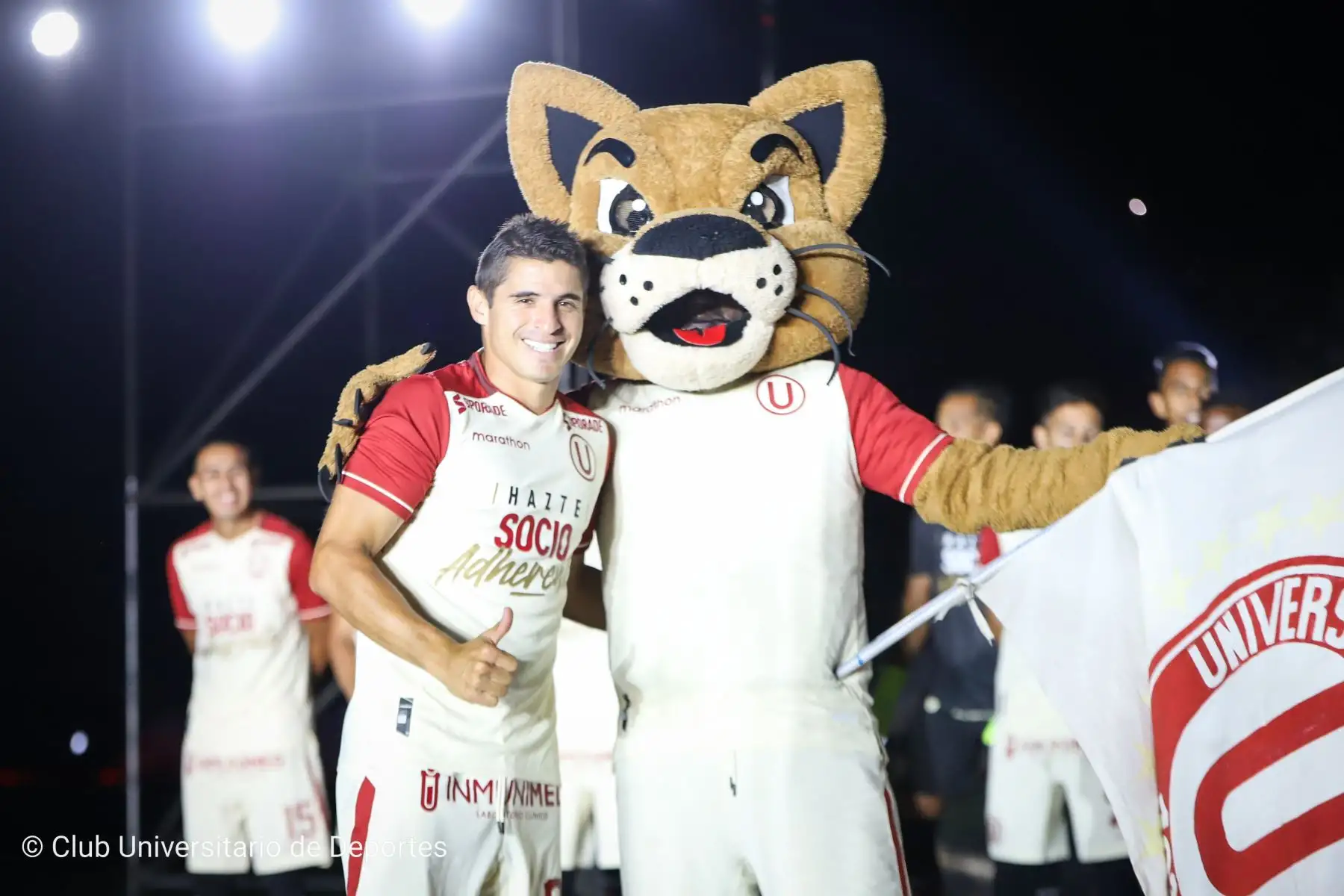 Universitario de Deportes enfrenta a Aucas de Ecuador en un partido amistoso por la Noche Crema, después de presentar al plantel 2022 de la U. Foto: @universitario