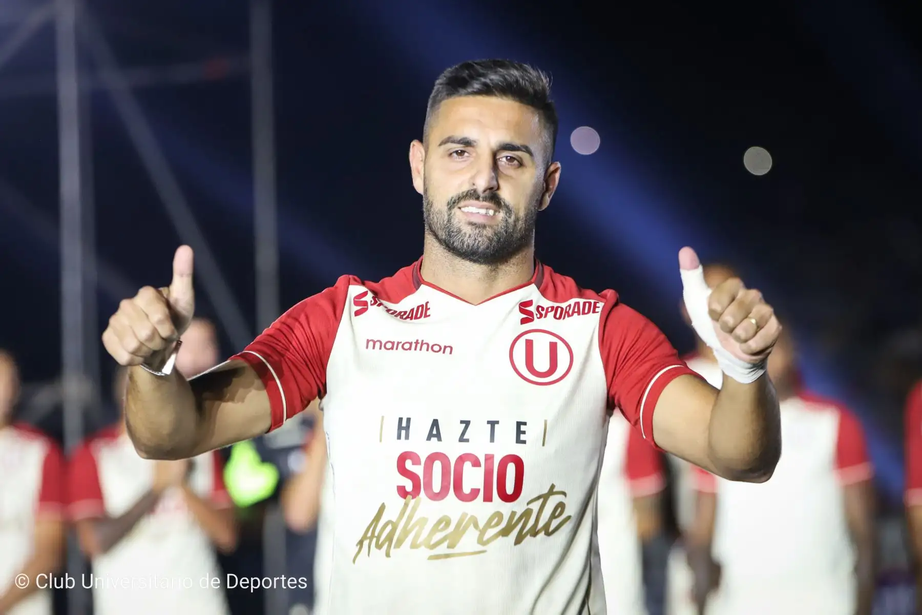 Universitario de Deportes enfrenta a Aucas de Ecuador en un partido amistoso por la Noche Crema, después de presentar al plantel 2022 de la U. Foto: @universitario