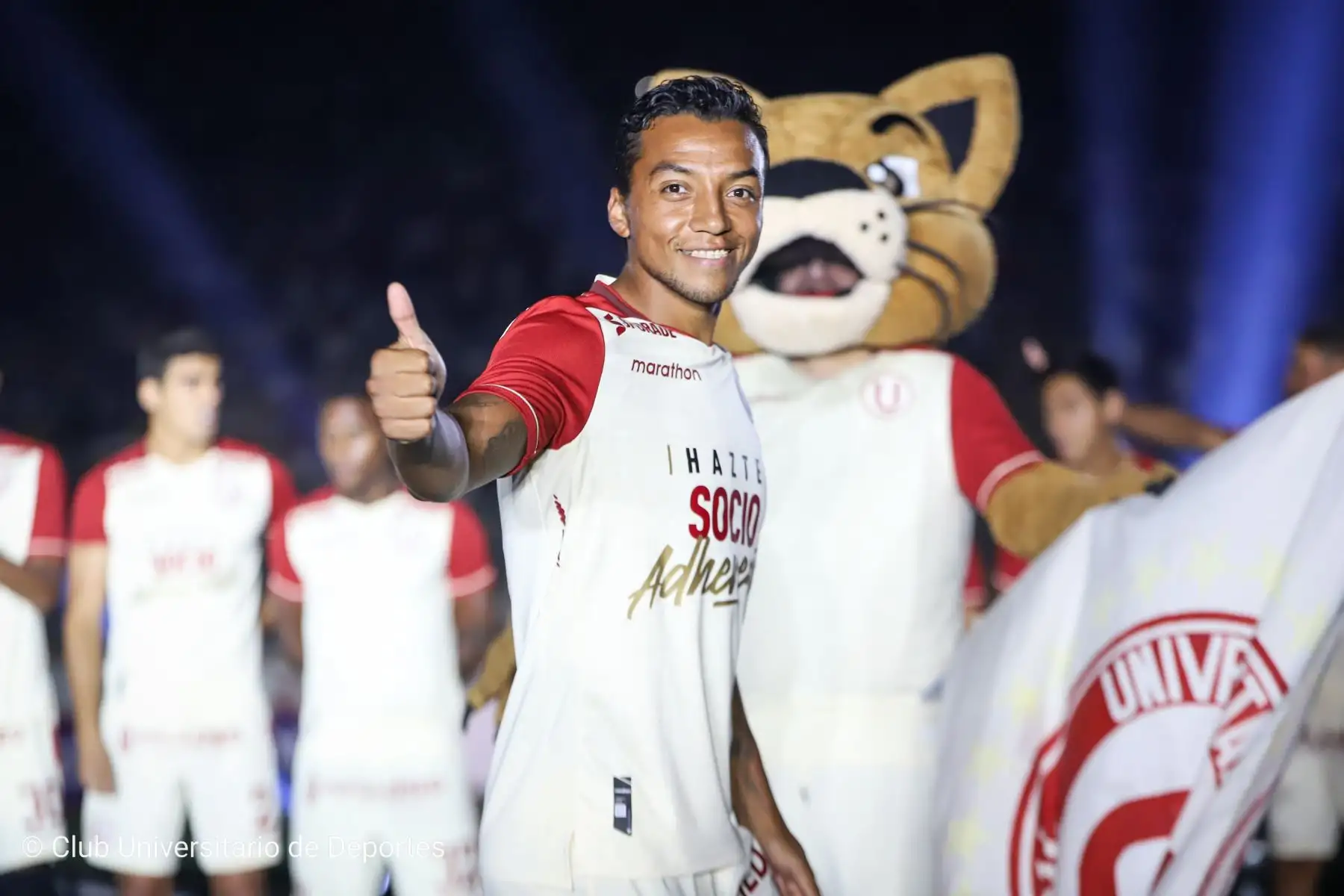 Universitario de Deportes enfrenta a Aucas de Ecuador en un partido amistoso por la Noche Crema, después de presentar al plantel 2022 de la U. Foto: @universitario