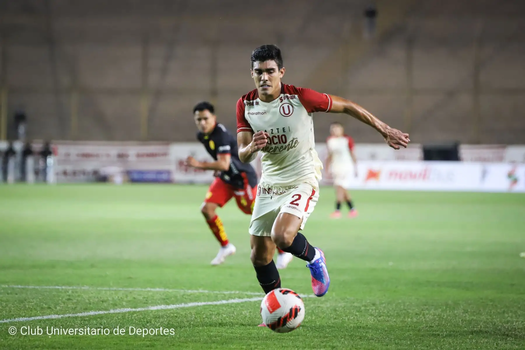 Universitario de Deportes enfrenta a Aucas de Ecuador en un partido amistoso por la Noche Crema, después de presentar al plantel 2022 de la U. Foto: @universitario