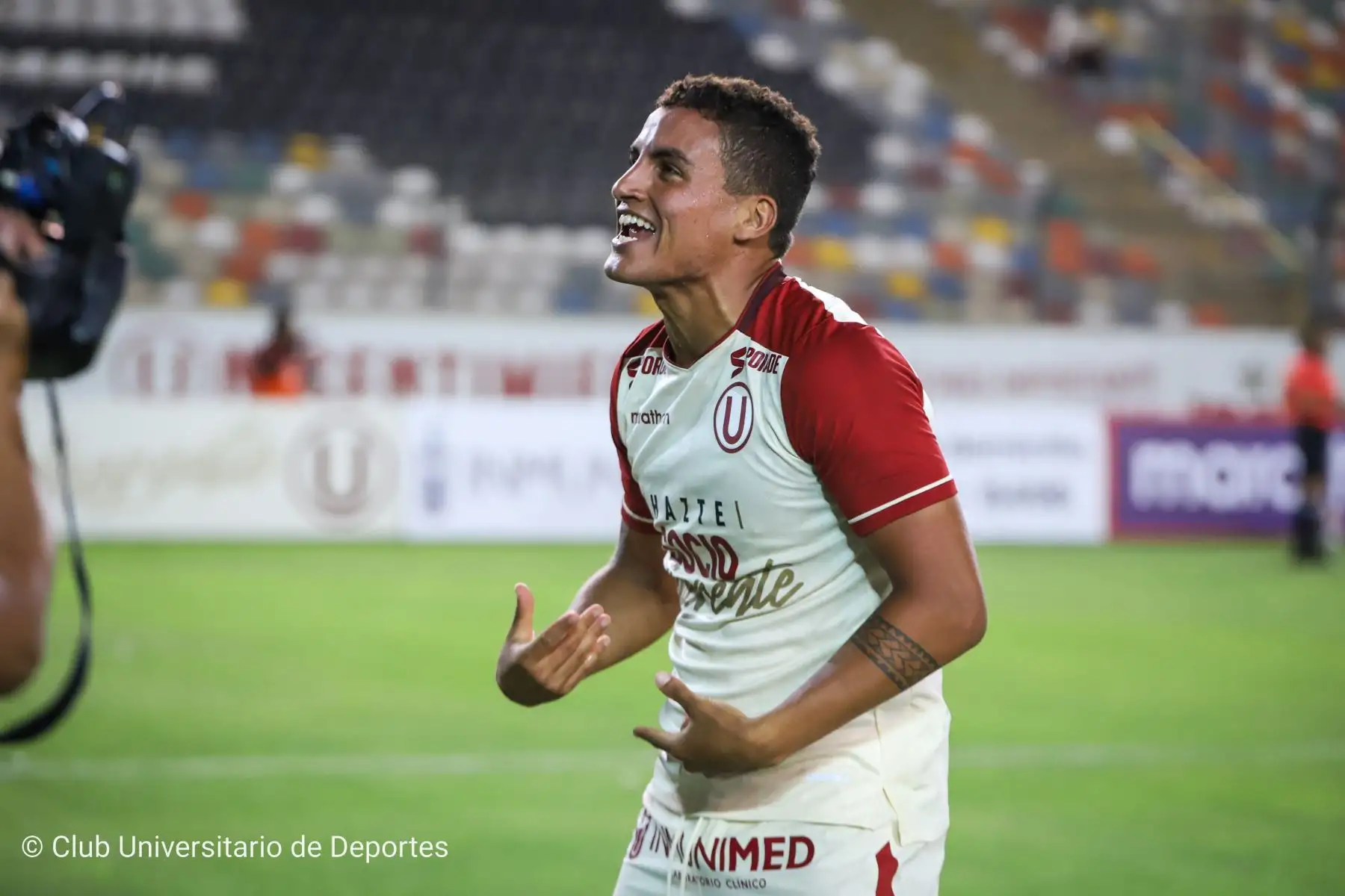 Universitario de Deportes enfrenta a Aucas de Ecuador en un partido amistoso por la Noche Crema, después de presentar al plantel 2022 de la U. Foto: @universitario