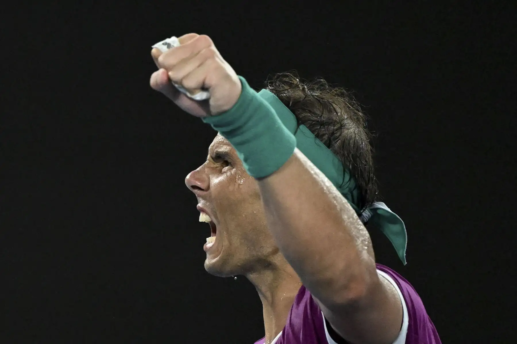 Rafael Nadal superó en cinco sets a Daniil Medvédev, en el Rod Laver Arena de Melbourne y se consagra campeón del Australian Open 2022. Foto: EFE