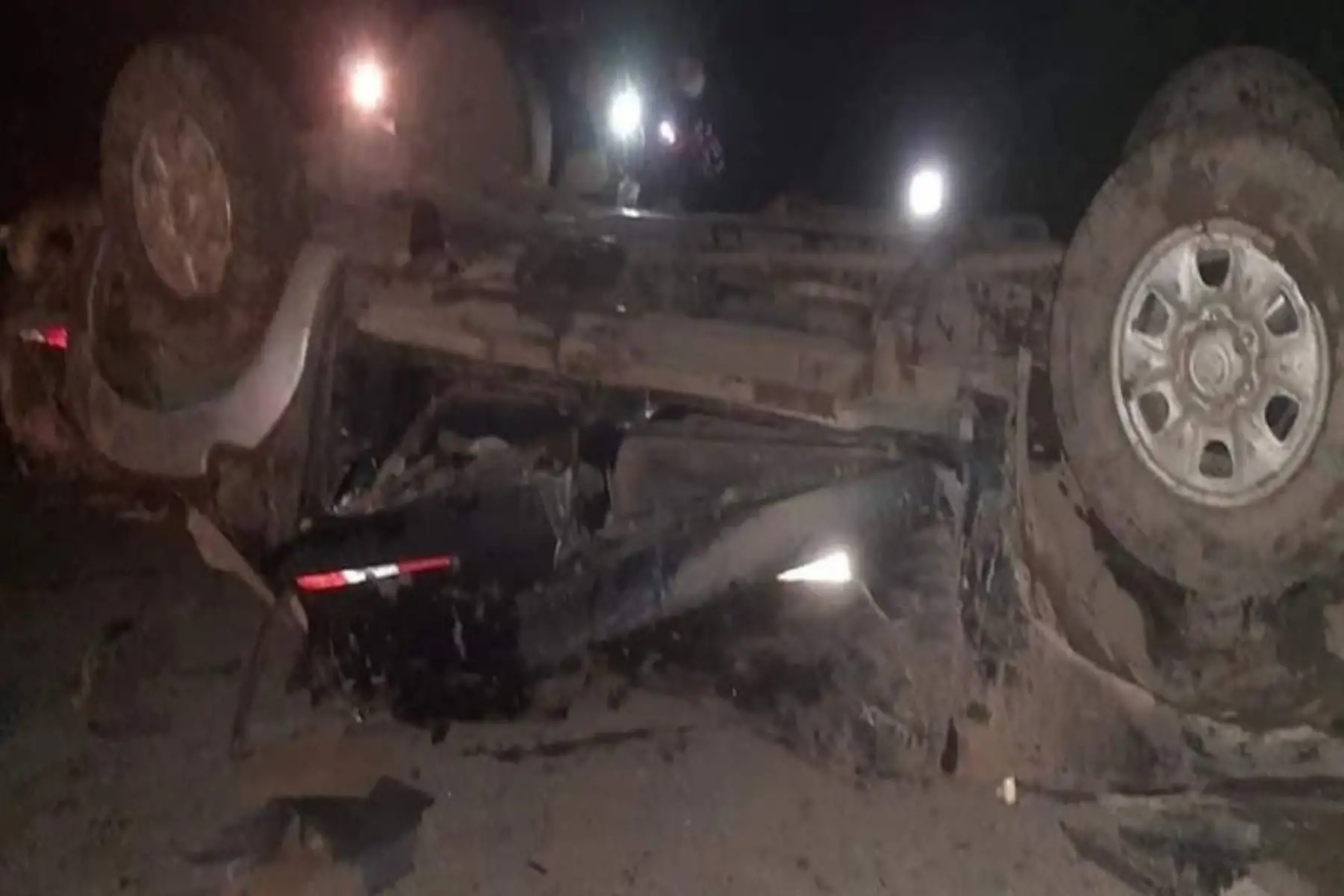 El exburgomaestre iba a bordo del vehículo de placa POS-026, cuando intempestivamente volcó y dio varias vueltas de campana cayendo a un profundo abismo