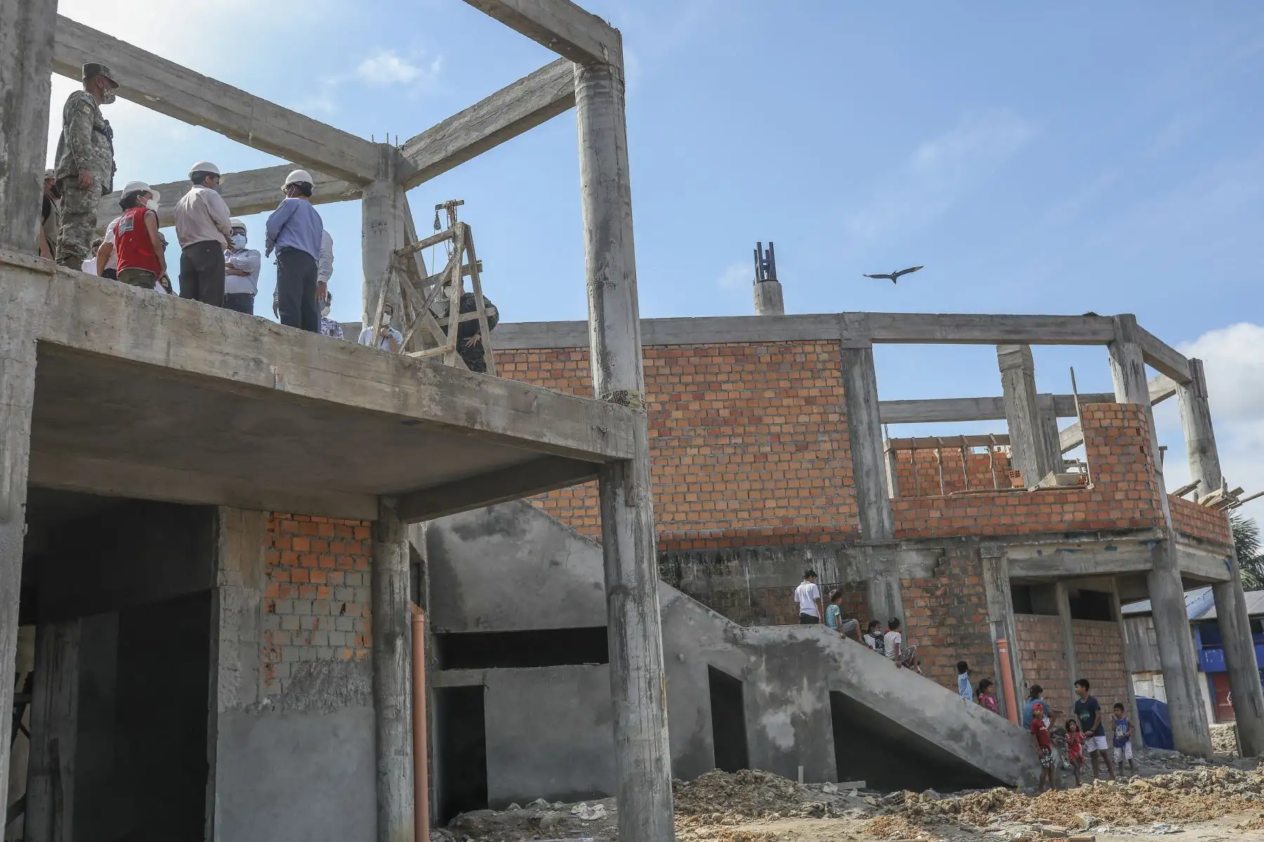El presidente de la República, Pedro Castillo, supervisó esta mañana los avances de la construcción del mercado de Caballococha, en la región Loreto. Foto: ANDINA/Prensa Presidencia