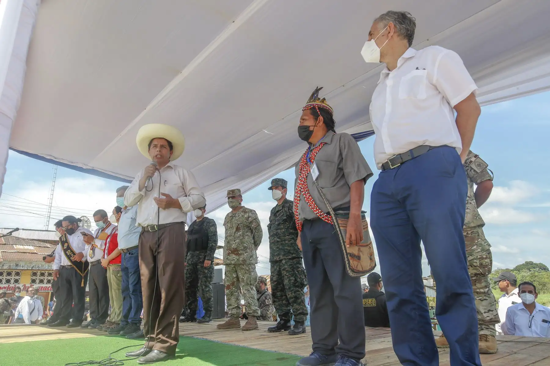 El presidente de la República, Pedro Castillo, sostuvo un encuentro con la población de Caballococha, en la región Loreto. Foto: ANDINA/Prensa Presidencia