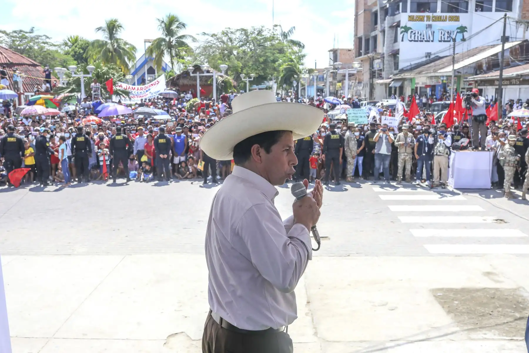El presidente de la República, Pedro Castillo, sostuvo un encuentro con la población de Caballococha, en la región Loreto. Foto: ANDINA/Prensa Presidencia
