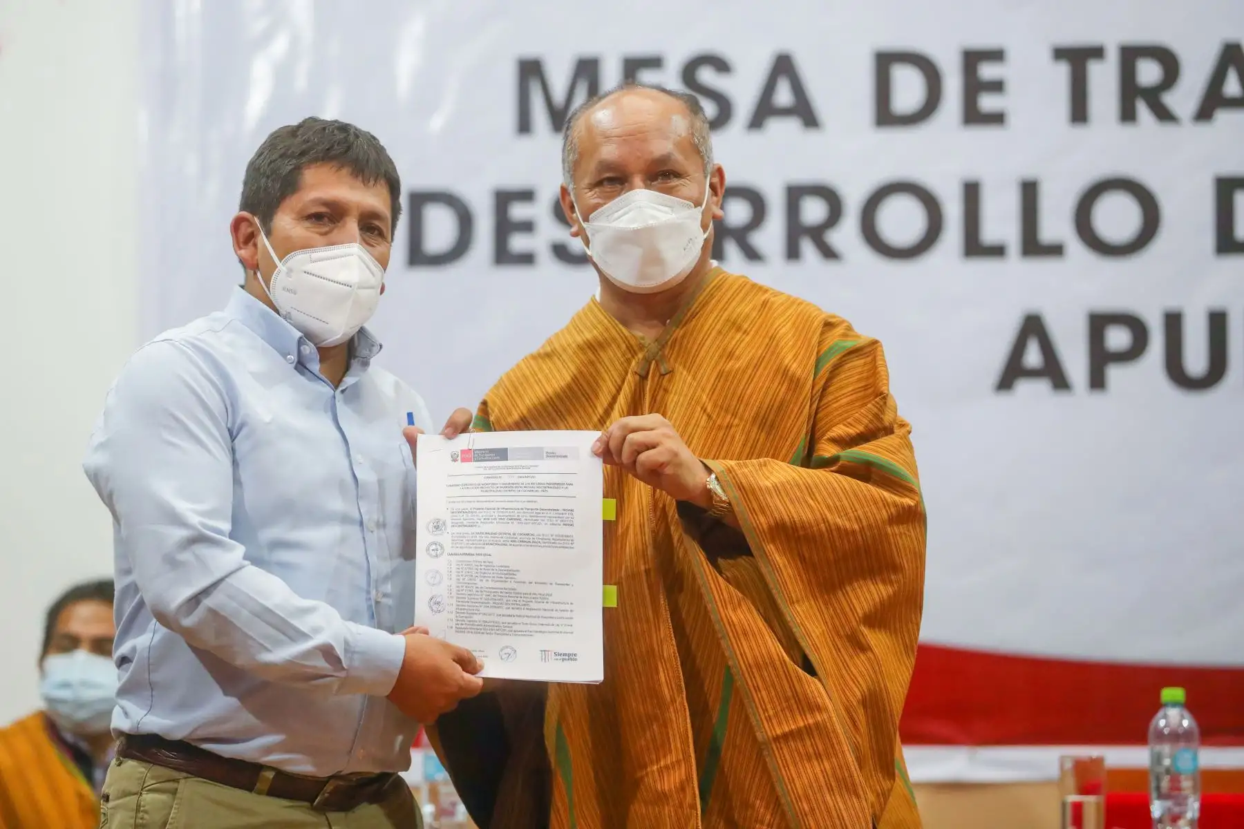 Con el objetivo de establecer una agenda para el desarrollo de proyectos viales y de conectividad, el ministro de Transportes y Comunicaciones, Juan Silva Villegas, se reunió con el vice gobernador regional de Apurímac, Henry León, y alcaldes provinciales y distritales. Foto: MTC