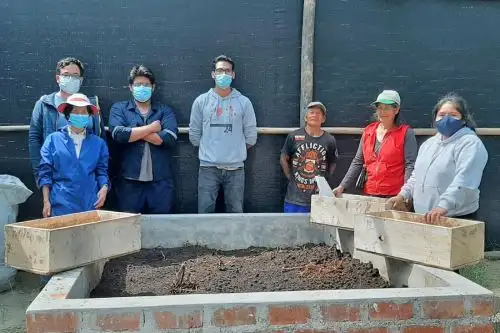 Los investigadores de la UNALM trabajan en el tratamiento de los estiércoles de ganado, a través de la vermicultura, para la obtención de productos de valor como el humus de lombriz o vermicompost (un bioabono de alta calidad), el lixiviado (abono foliar) y las lombrices.