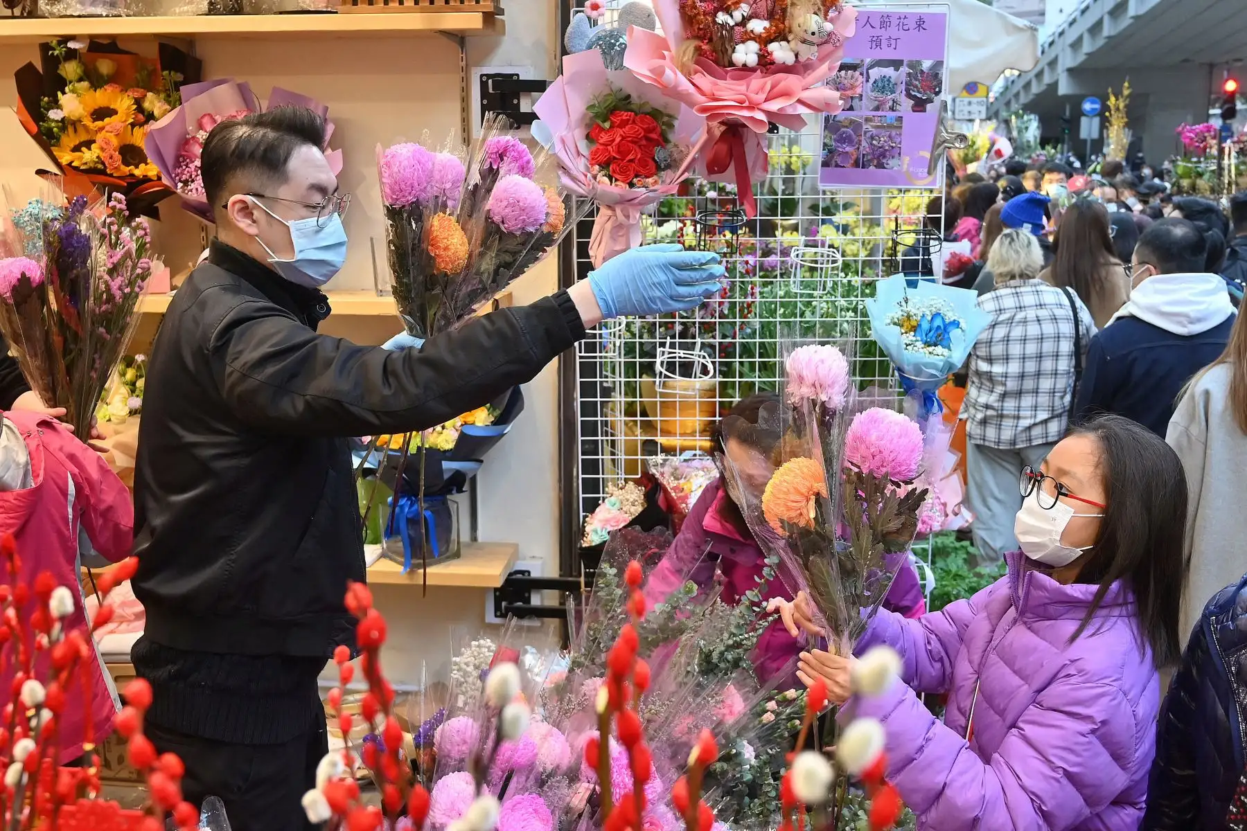 Un vendedor de flores antes del Año Nuevo Lunar en Hong Kong. Foto: AFP