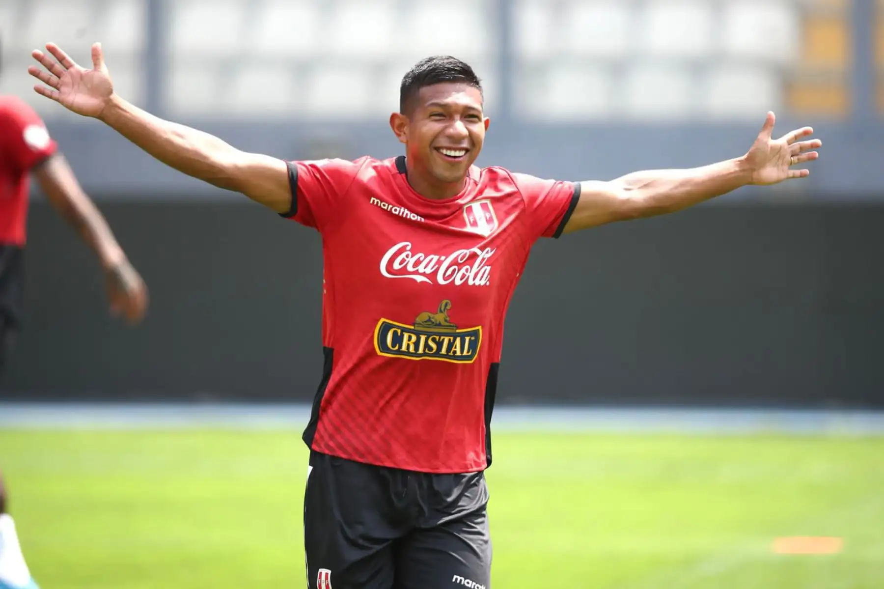 El futbolista Edison Flores, durante el entrenamiento de la selección peruana de futbol, previo al partido con Ecuador por las eliminatorias Qatar 2022. Foto: ANDINA/FPF