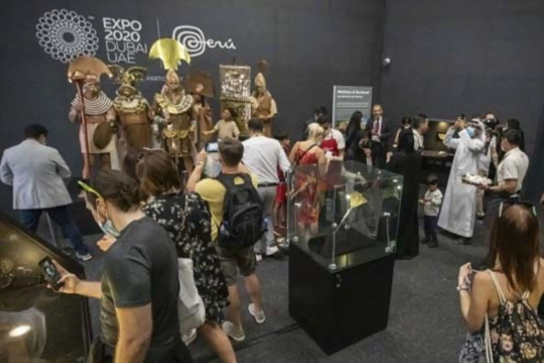 Réplicas de las joyas del gobernante moche se presentaron en Emiratos Árabes Unidos del 15 de diciembre al 31 de enero del 2022 en la exposición “Los mochicas, soberanos del desierto”. Foto: ANDINA/Difusión