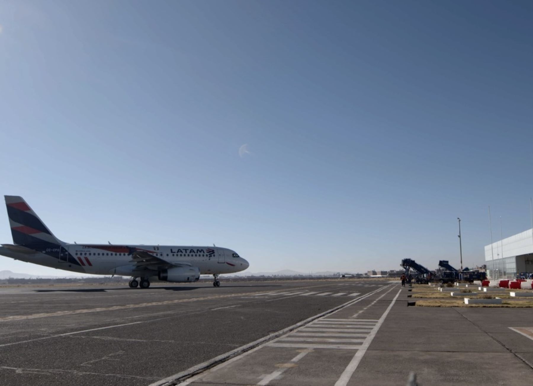 Puno: aeropuerto de Juliaca reanuda sus operaciones tras labores de mantenimiento