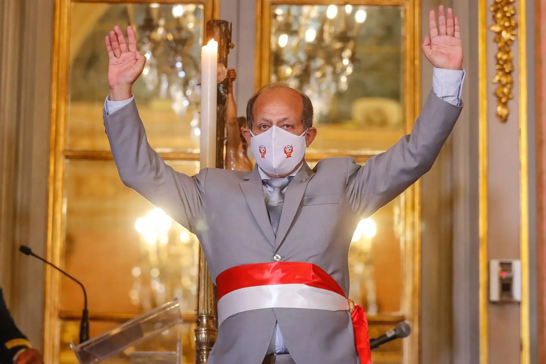 Héctor Valer Pinto, juró como nuevo presidente del Consejo de Ministros en ceremonia realizada en el Salón Dorado de Palacio de Gobierno. Foto: ANDINA/ Prensa Presidencia