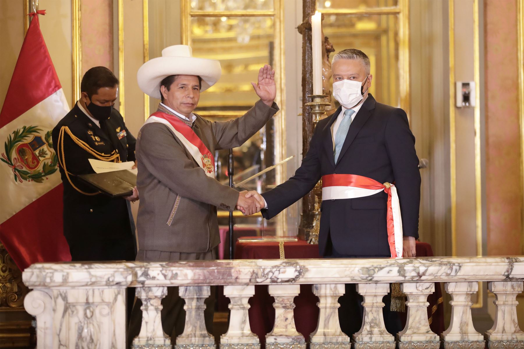 Presidente Castillo toma juramento al nuevo ministro de Economía, Oscar Miguel Graham Yamagushi.
Foto: ANDINA/Prensa Presidencia