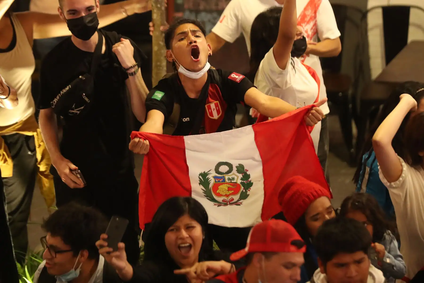 Hinchas alientan a la selección durante el partido entre Perú y Ecuador por las eliminatorias para el Mundial de Qatar 2022. Foto: ANDINA/Carla Patiño Ramírez