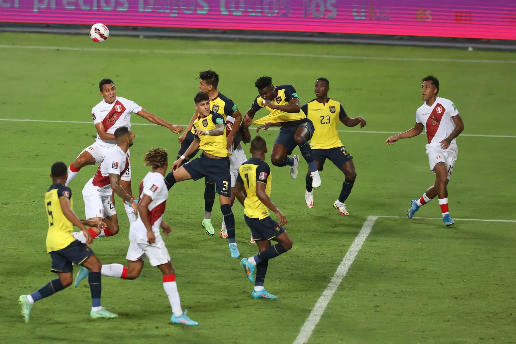 Selección Peruana enfrenta a la Selección de Ecuador, en un partido de las eliminatorias sudamericanas para el Mundial de Qatar 2022  en el Estadio Nacional en Lima.
Foto: ANDINA/Vidal Tarqui