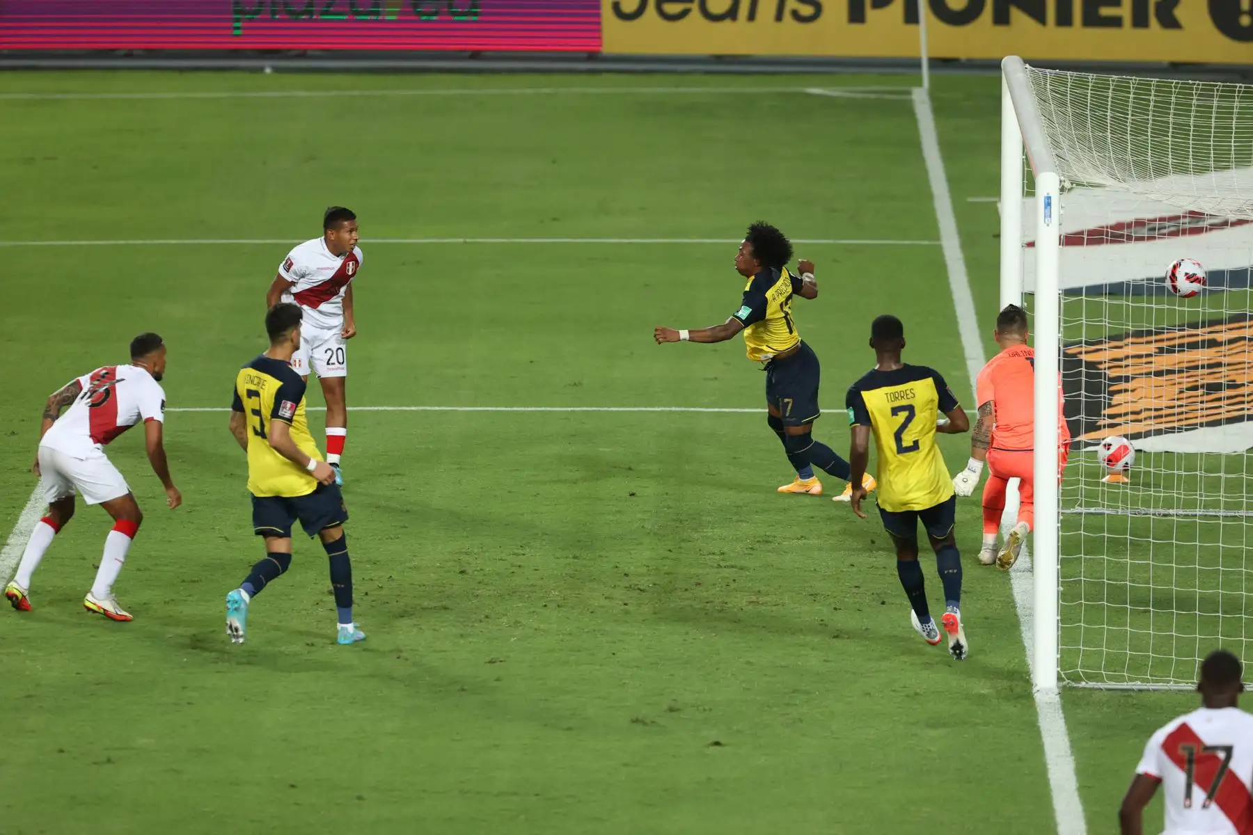 Selección Peruana enfrenta a la Selección de Ecuador, en un partido de las eliminatorias sudamericanas para el Mundial de Qatar 2022  en el Estadio Nacional en Lima.
Foto: ANDINA/Vidal Tarqui