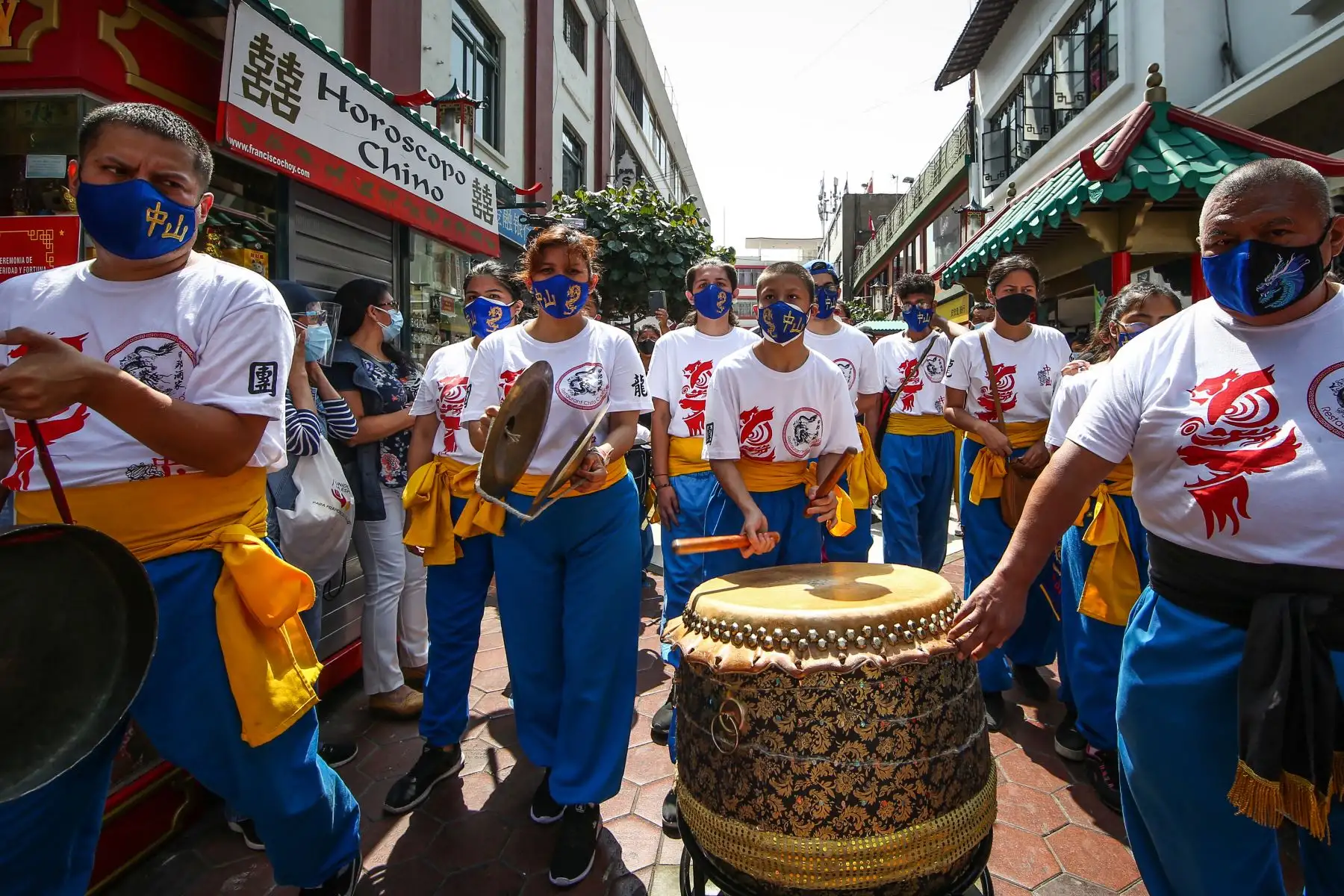 La tradición corre por cuenta de los jóvenes mestizos de la comunidad chino-peruana, los tusán. Ellos se encargan de revivirla y fortalecerla. Foto: ANDINA/ Carlos Lezama