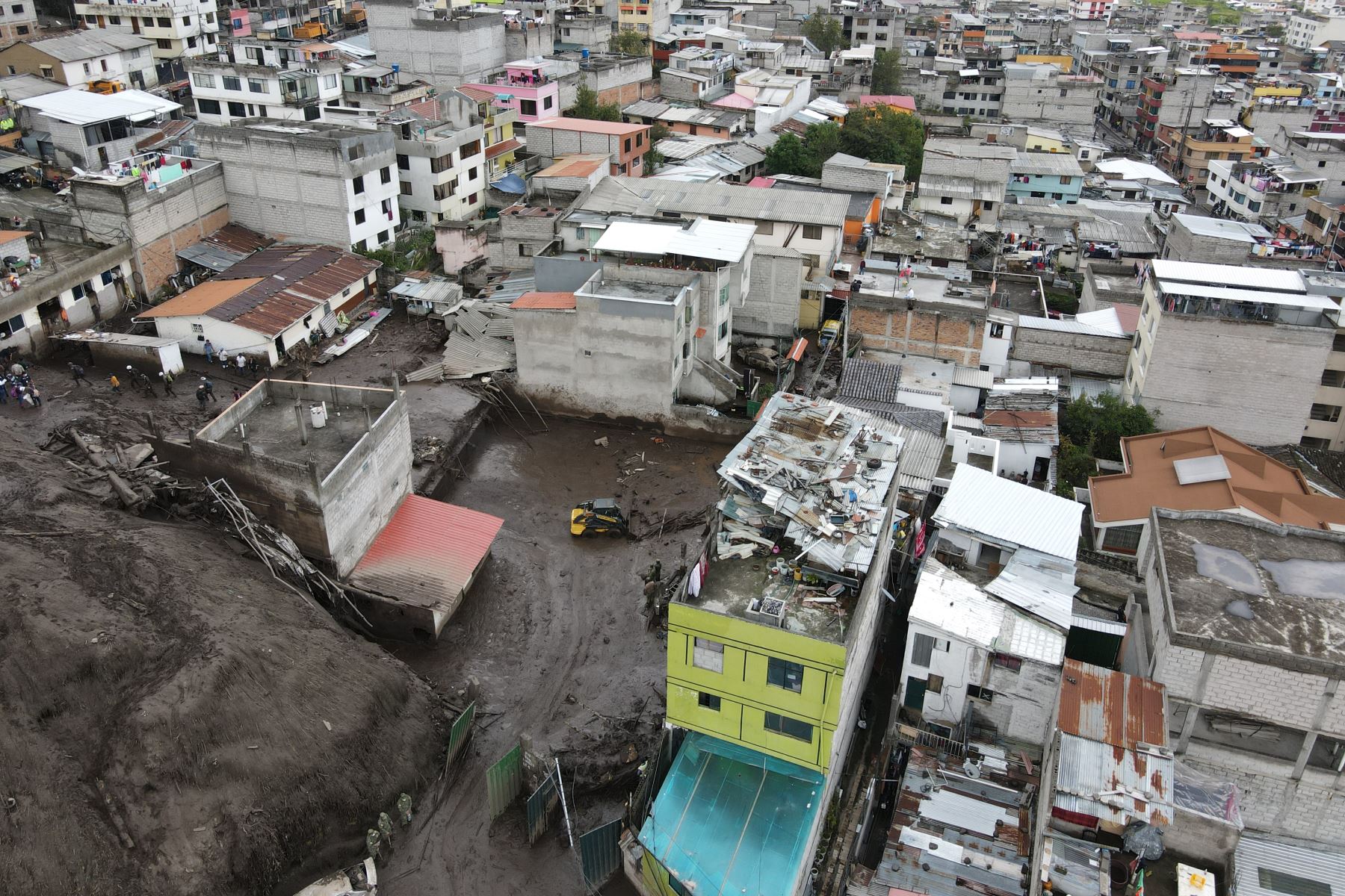 Tragedia en Ecuador asciende a 24 cifra de muertos por avalancha en