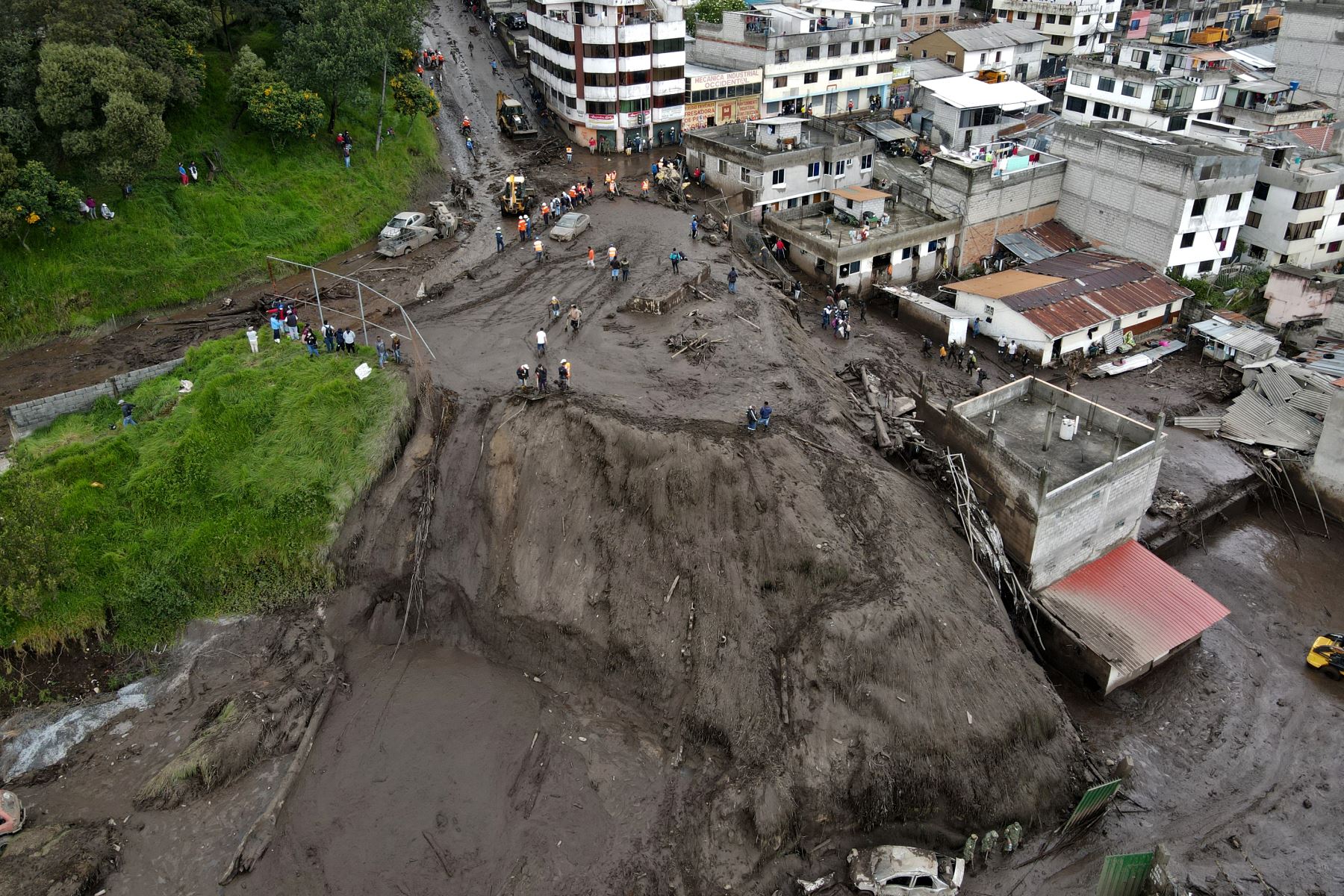 Tragedia en Ecuador asciende a 24 cifra de muertos por avalancha en