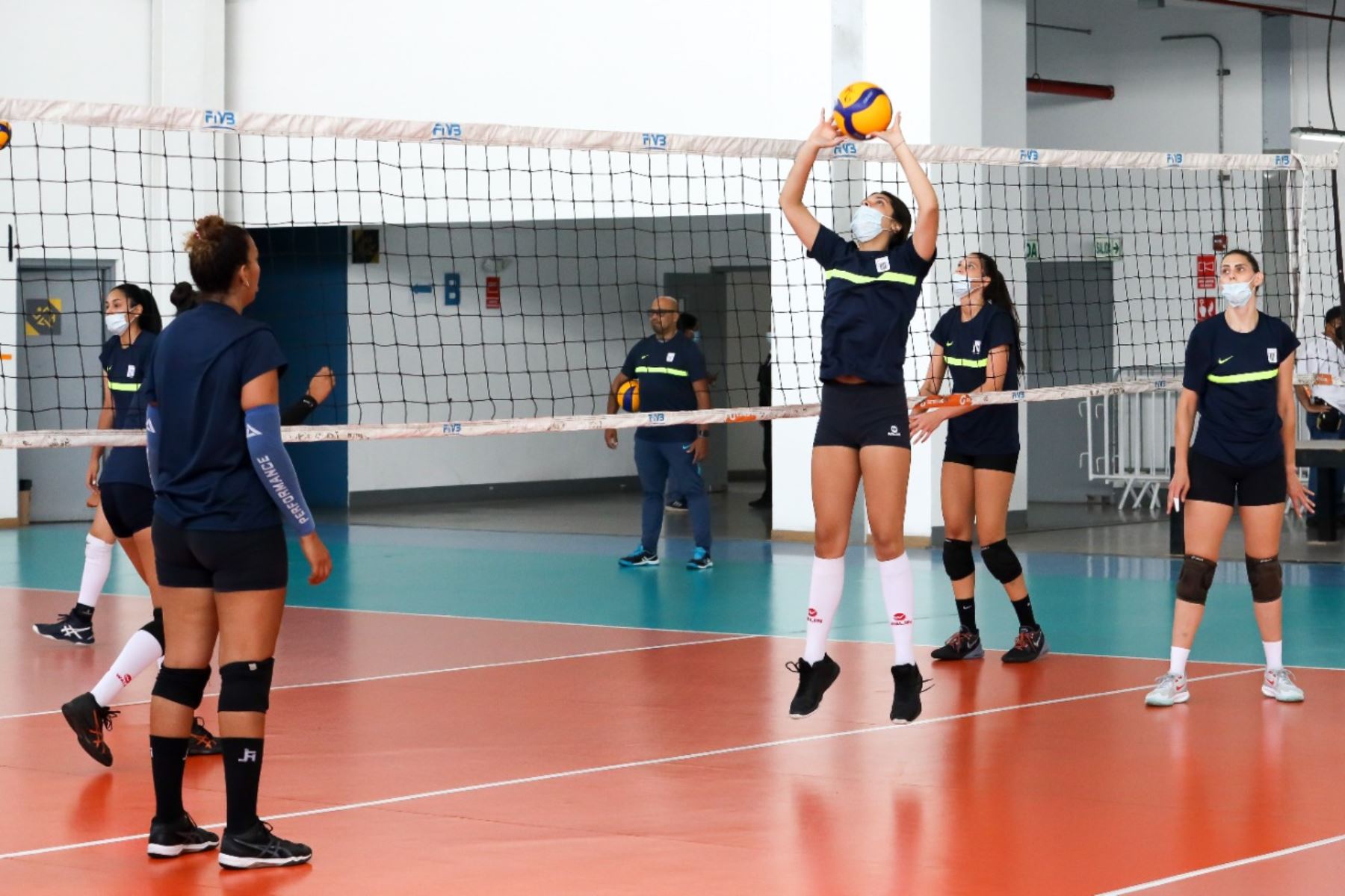 Alianza Lima equipo de vóley se prepara en el polideportivo del Callao