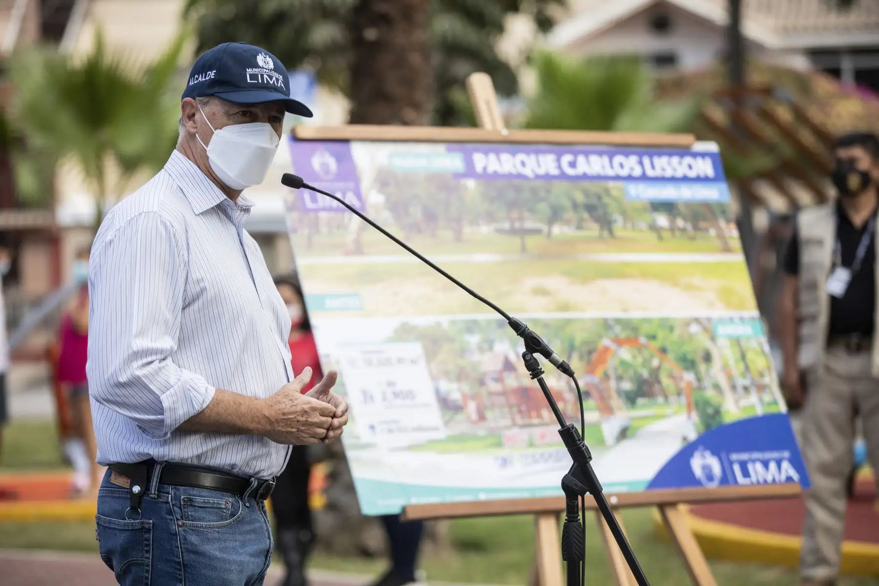 Alcalde de Lima entregó a los vecinos del Cercado de Lima el parque Carlos Lisson en el Cercado de Lima, el cual ha sido remodelado con una nueva losa deportiva, juegos para niños, minigimnasio al aire libre, remediación de áreas verdes. Foto: Municipalidad de Lima