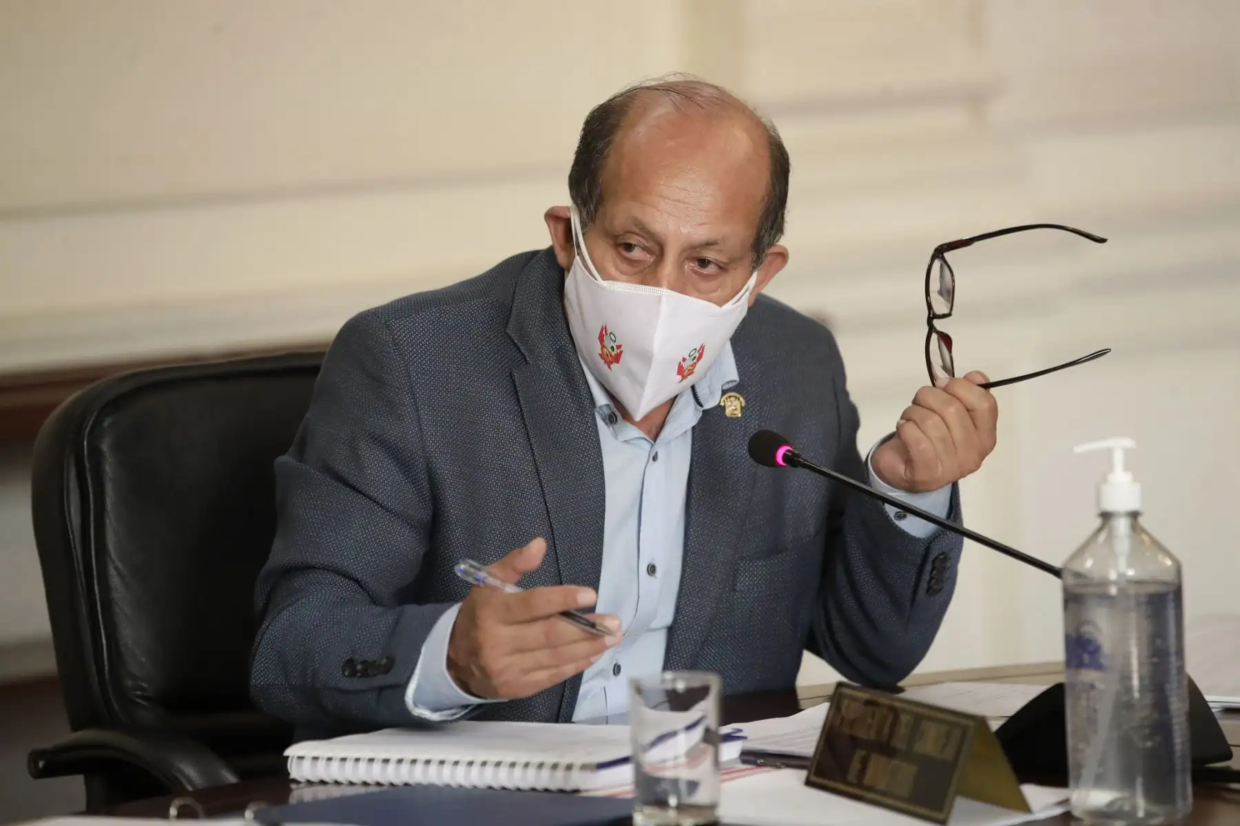 Presidente Pedro Castillo lidera, junto con el jefe del Gabinete Ministerial, Héctor Valer, la sesión del Consejo de Ministros.
Foto: ANDINA/ Prensa Presidencia