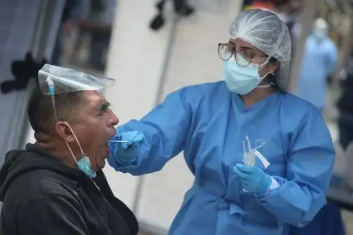 El Ministerio de Salud (Minsa) reportó 297 casos confirmados del covid-19 en las últimas 24 horas, así como 11 fallecidos por esta misma enfermedad. Foto: ANDINA/difusión.