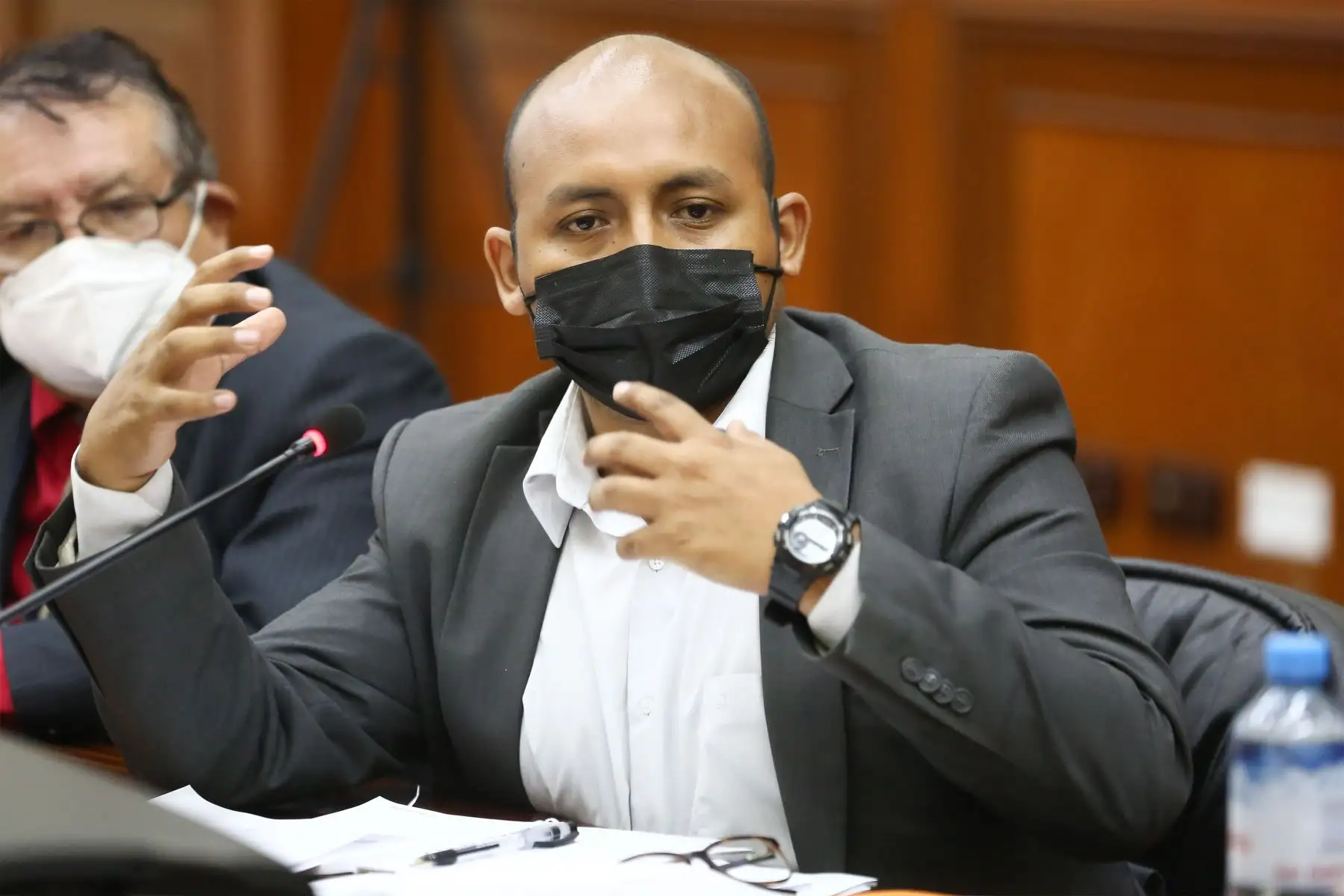 Ministro del Ambiente, Wilber Supo Quisocala participa en una sesión del Consejo Nacional de Gestión de Riesgo de Desastres (Conagerd), para continuar con la atención al desastre ambiental ocasionado por el derrame de petróleo de la empresa Repsol en el litoral peruano.
Foto: PCM
