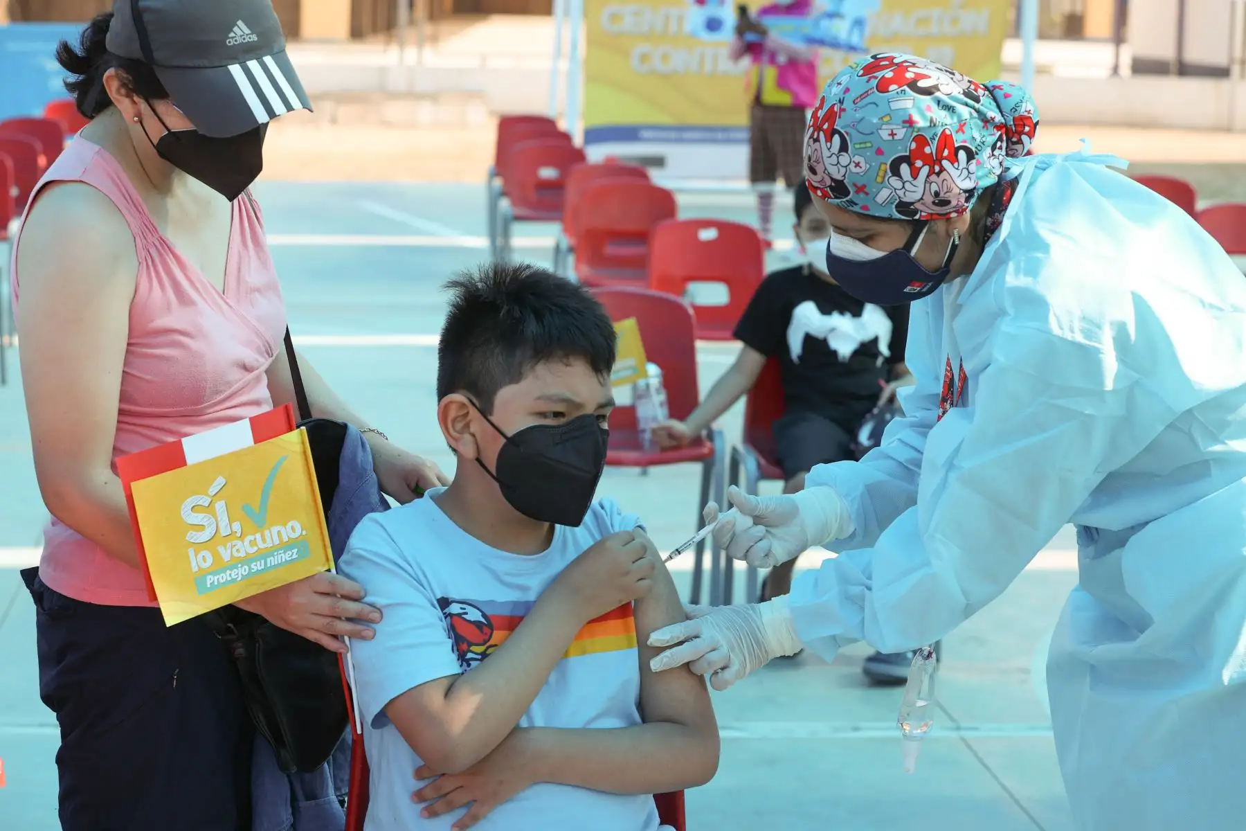 Se desarrolla la vacunación contra la Covid-19 de niños de 5 a 11 años en el colegio Bartolomé Herrera en el distrito de San Miguel. Foto: ANDINA/Minsa