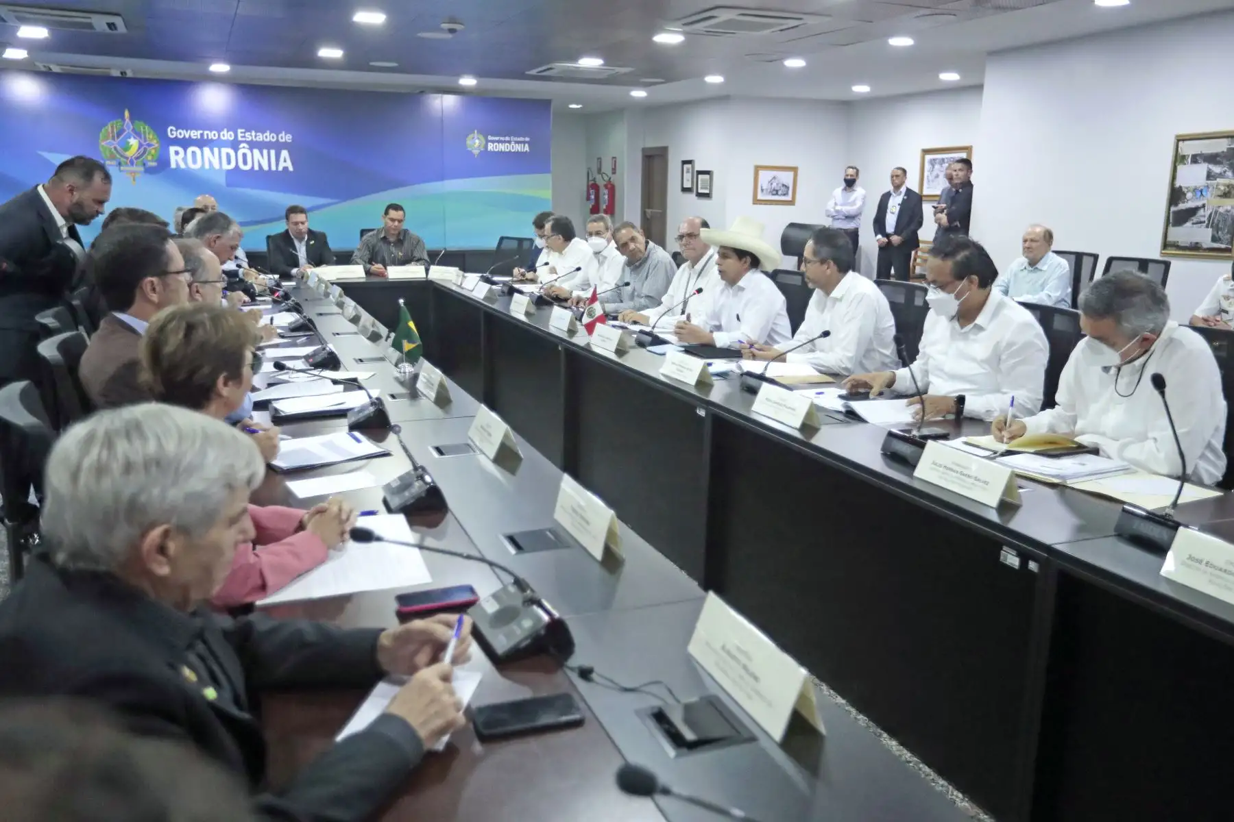 Reunión entre los presidentes Pedro Castillo y Jair Bolsonaro en Porto Velho, Brasil. En el encuentro dialogan sobre la conexión multimodal, el comercio, la cooperación fronteriza, entre otros. Foto: ANDINA/Prensa Presidencia