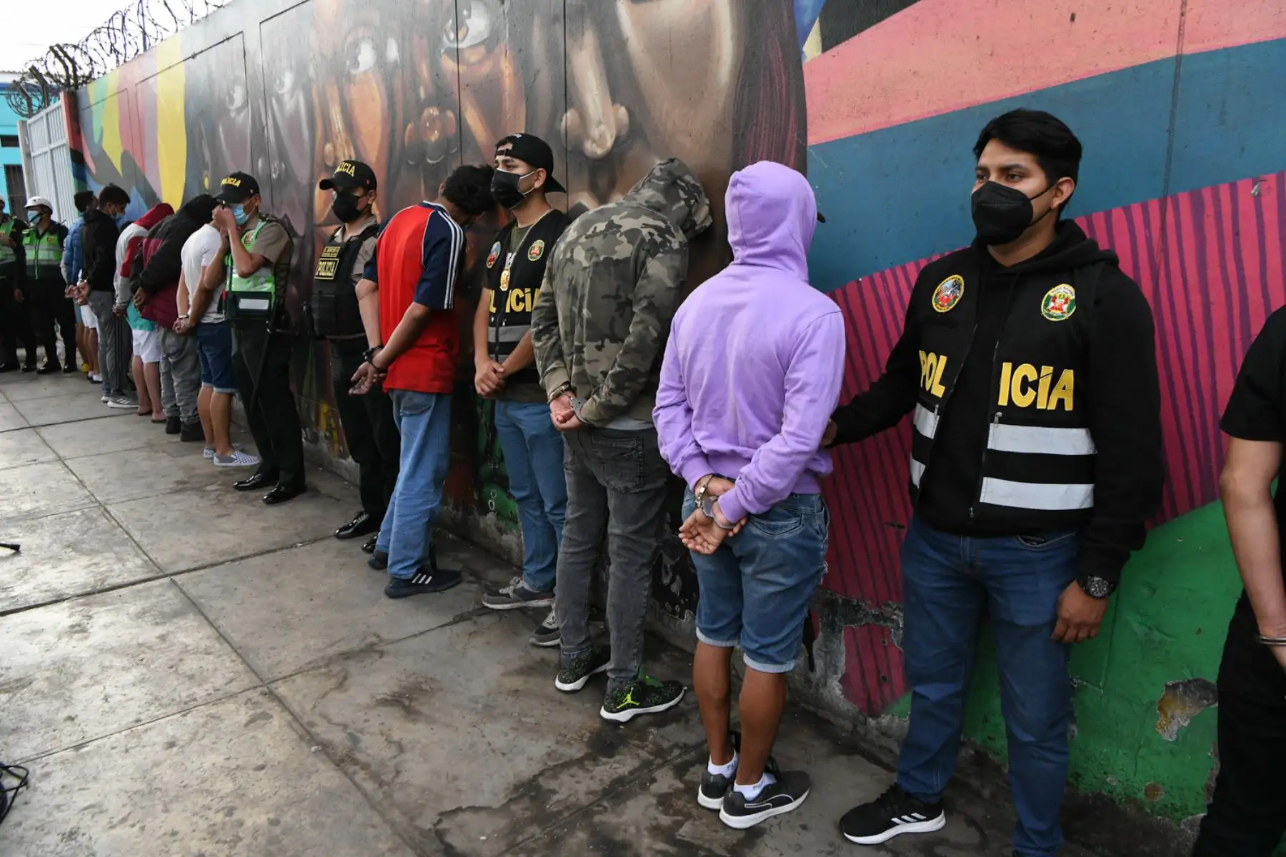 La Policía logró detener a 22 personas en flagrancia delictiva, nueve requisitoriados por diversos delitos y un implicado en tráfico ilícito de drogas. Foto: ANDINA/ Mininter