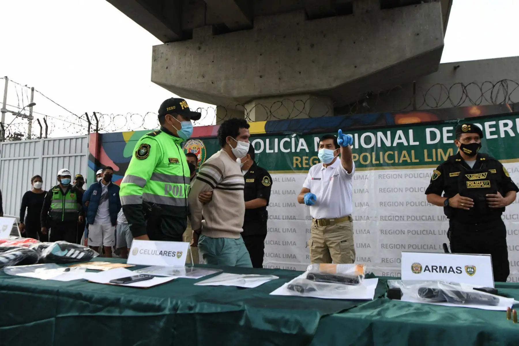 La Policía logró detener a 22 personas en flagrancia delictiva, nueve requisitoriados por diversos delitos y un implicado en tráfico ilícito de drogas. Foto: ANDINA/ Mininter