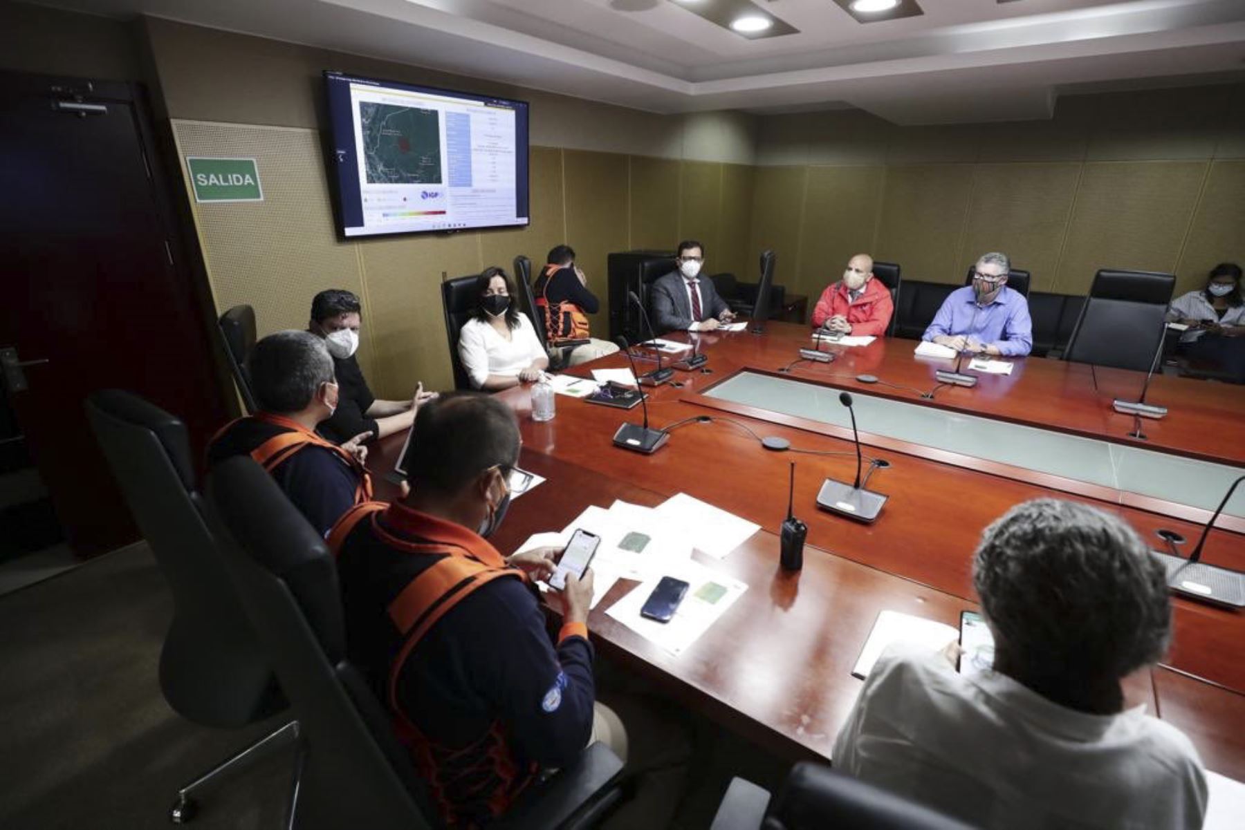 El ministro de Cultura, Alejandro Salas, participa en reunión de coordinación en el COEN tras fuerte sismo en Amazonas. Foto: ANDINA/Difusión