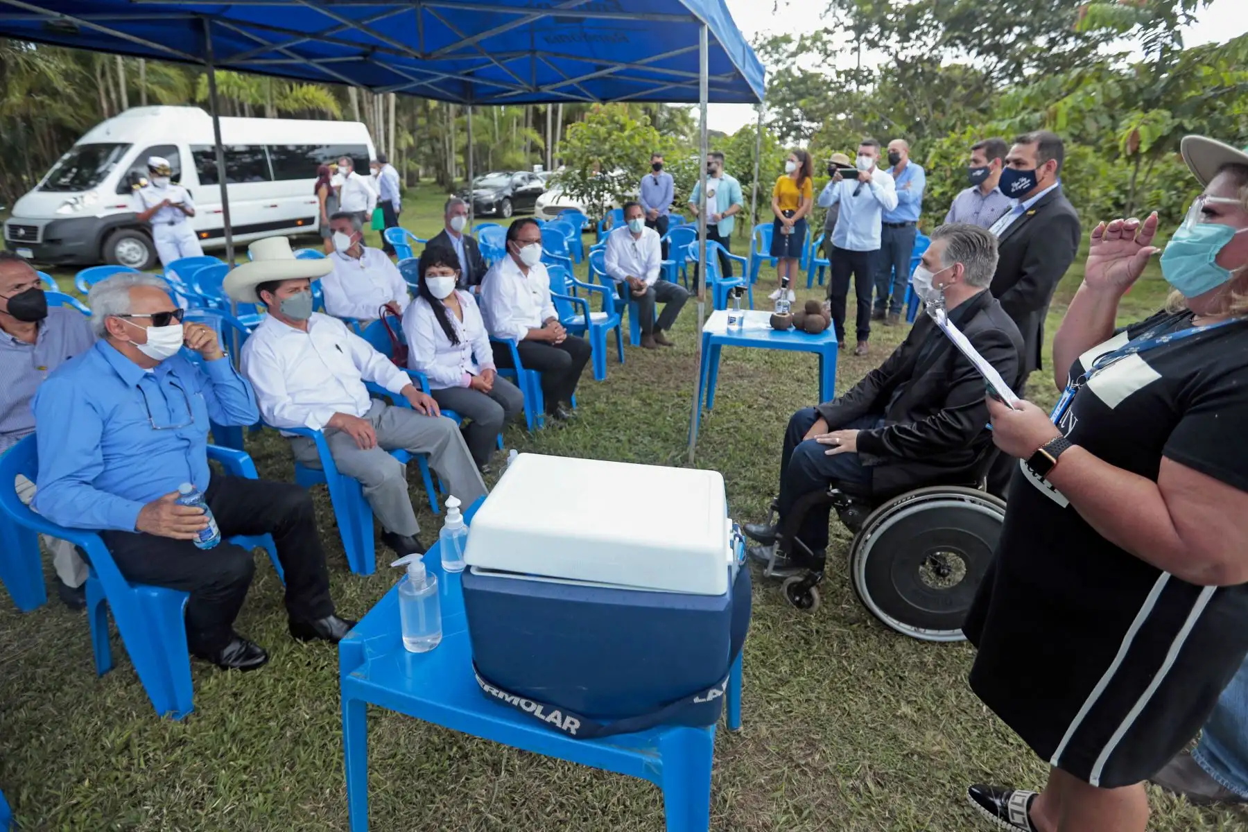 Como parte de su visita a la ciudad de Porto Velho en Brasil el mandatario peruano, Pedro Castillo, quien estuvo acompañado por la primera dama Lilia Paredes, realizó un recorrido por el Centro de Investigaciones Agroforestales (EMBRAPA), cuya experiencia suma a la política de Segunda Reforma Agraria que impulsa su gobierno en el Perú. Foto: ANDINA/Presidencia Perú