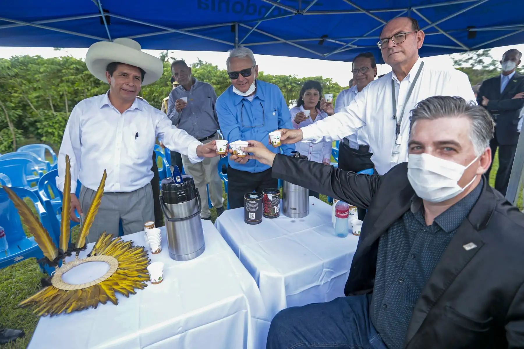 Como parte de su visita a la ciudad de Porto Velho en Brasil el mandatario peruano, Pedro Castillo, quien estuvo acompañado por la primera dama Lilia Paredes, realizó un recorrido por el Centro de Investigaciones Agroforestales (EMBRAPA), cuya experiencia suma a la política de Segunda Reforma Agraria que impulsa su gobierno en el Perú. Foto: ANDINA/Presidencia Perú