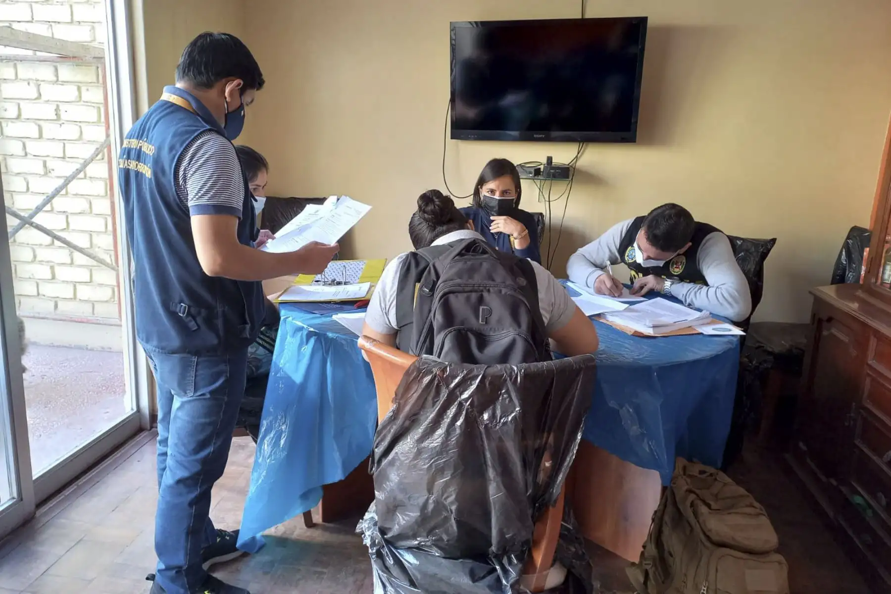 La fiscalía anticorrupción desplegó operación de detención y allanamiento de inmuebles y oficinas e incautación de bienes de una presunta organización criminal que operaba en el interior de la III Macro Región Policial La Libertad. Foto: ANDINA/Difusión