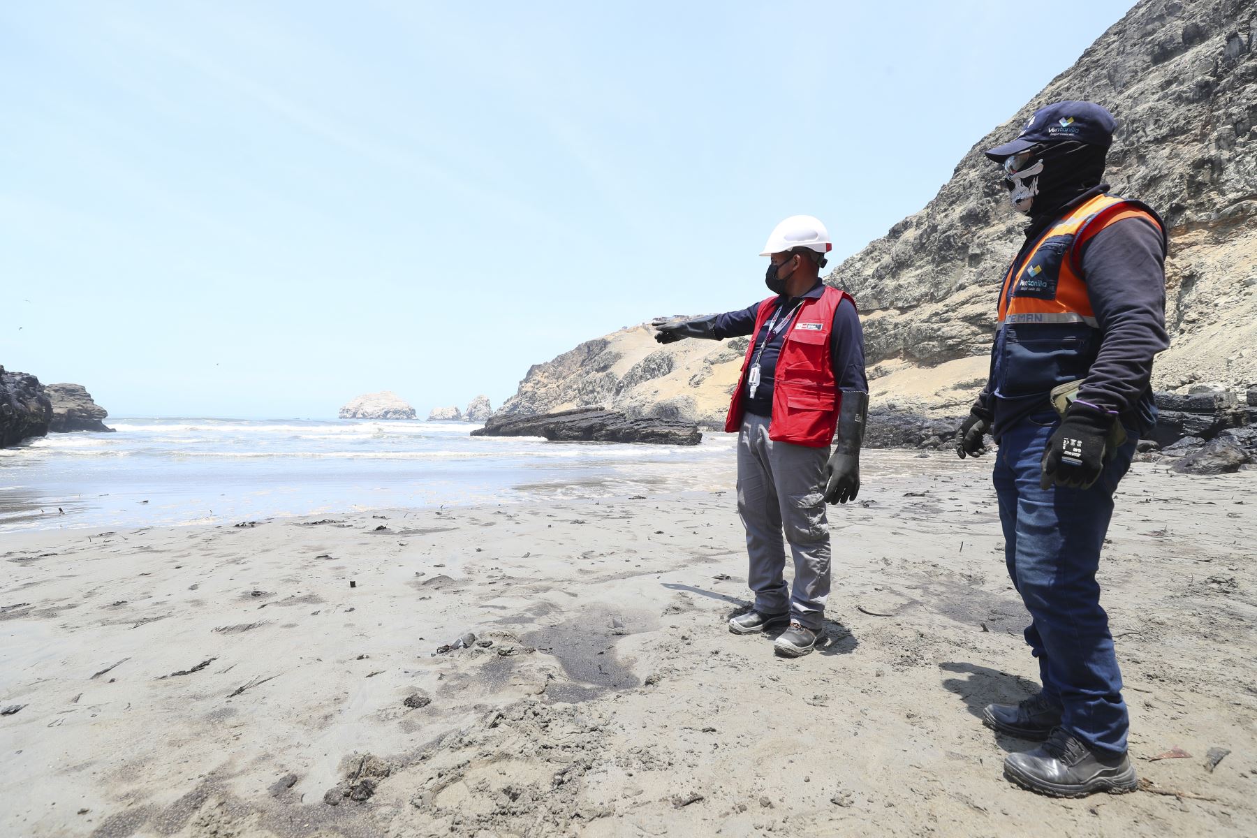 Ministro del Ambiente supervisa acciones realizadas por derrame de petróleo en mar de Ventanilla. Foto: ANDINA/Difusión