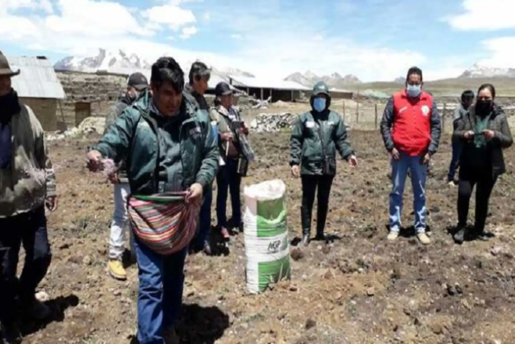 La campaña de pastos se lanzó en 62 distritos de 17 provincias de la región Áncash para mejorar la actividad ganadera.