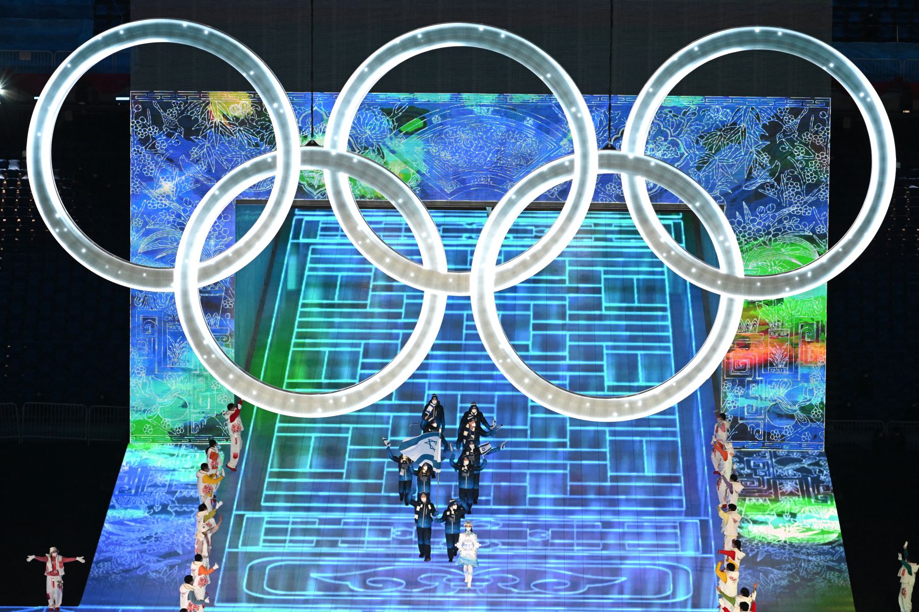Delegaciones participan en el desfile de atletas durante la ceremonia de apertura de los Juegos Olímpicos de Invierno de Beijing 2022. Foto: AFP