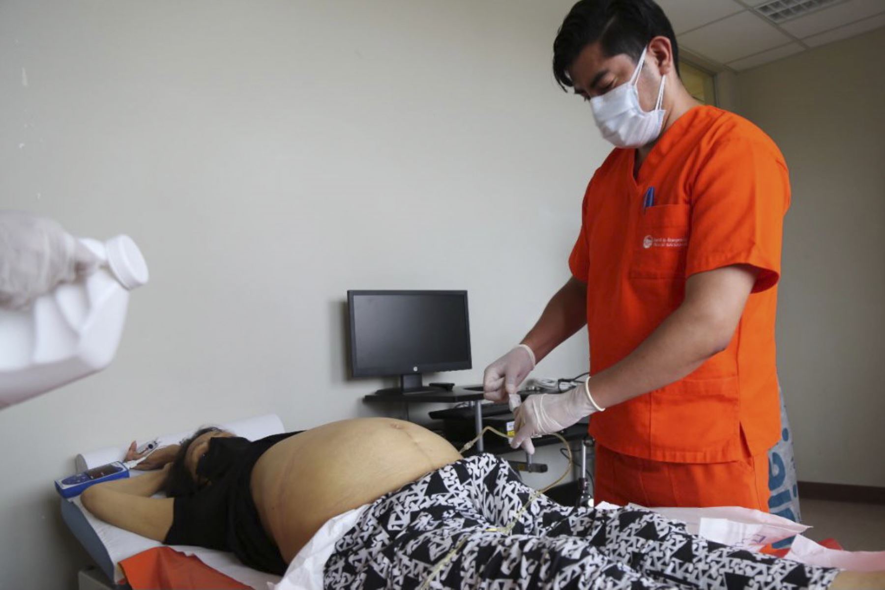 Los pacientes son referidos al Hospital de Emergencias Villa El Salvador para el diagnóstico de cáncer. Foto: ANDINA/Minsa.