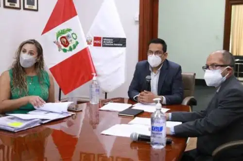 El Ministerio de Justicia y Derechos Humanos (MINJUSDH) reafirmó su respaldo a la Junta Nacional de los Colegios de Abogados del Perú con el fin de garantizar el servicio notarial para todos los peruanos y peruanas.